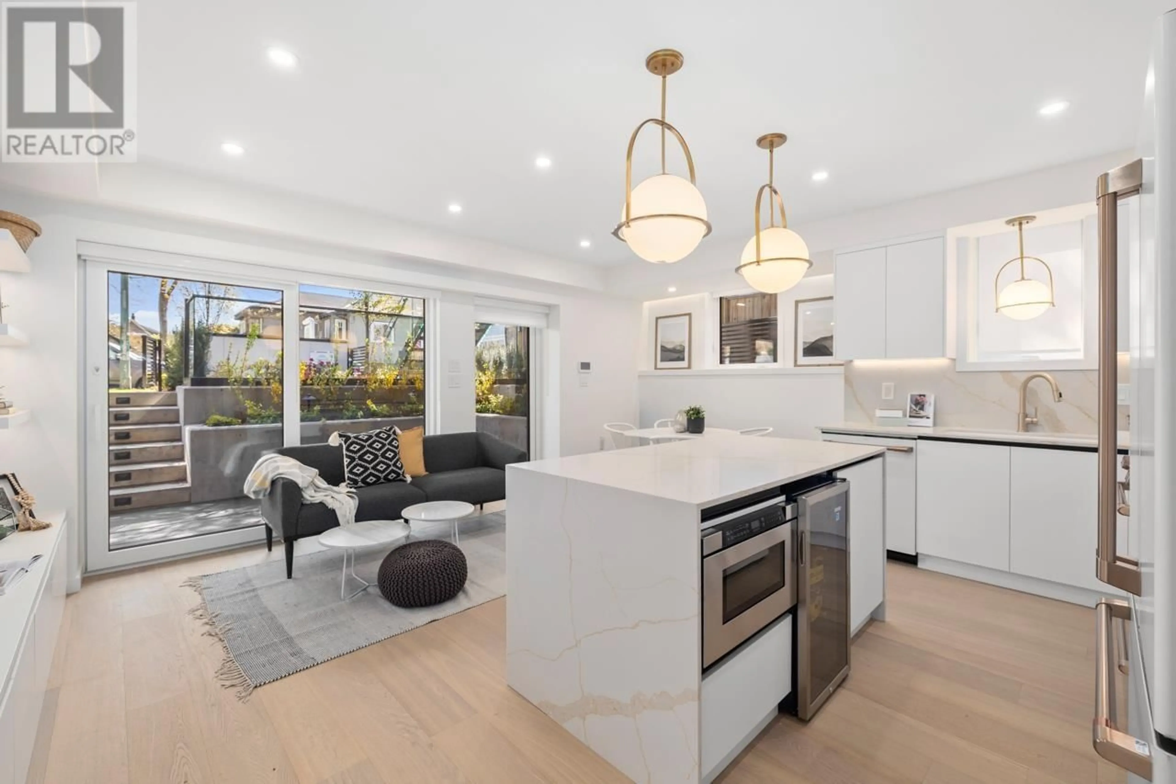 Open concept kitchen, ceramic/tile floor for 681 18TH AVENUE, Vancouver British Columbia V5Z1V9