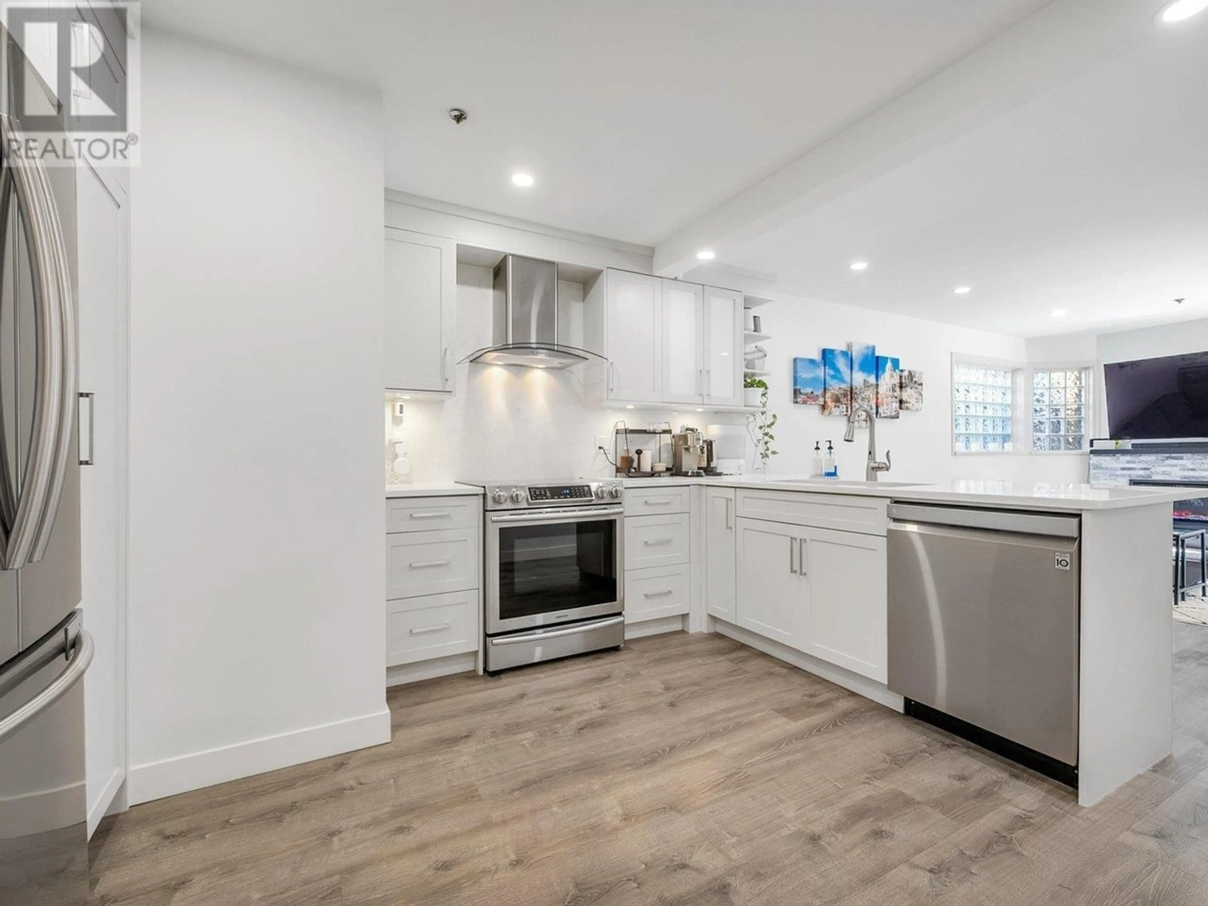 Open concept kitchen, unknown for 105 - 1147 NELSON STREET, Vancouver British Columbia V6E1J3