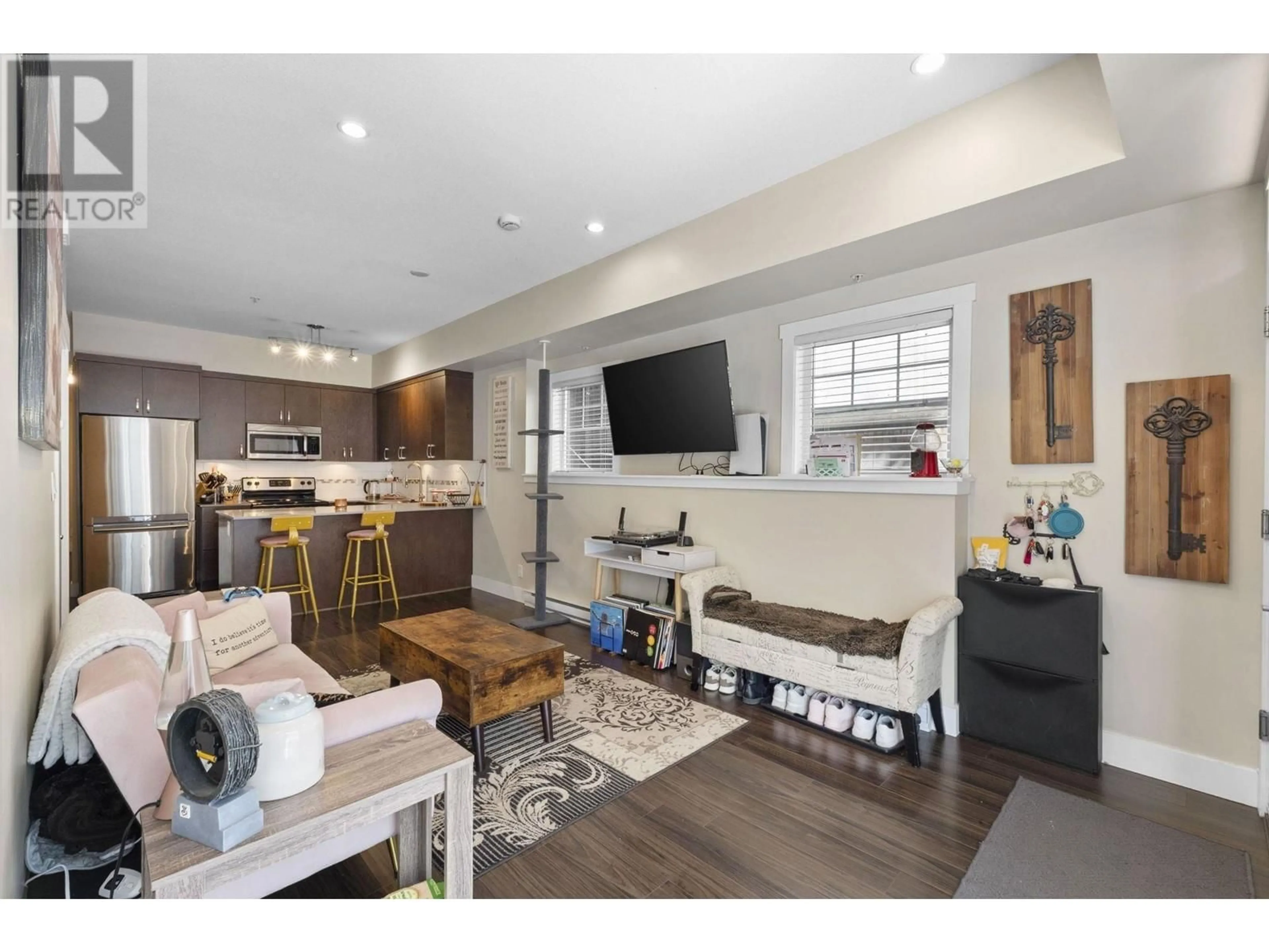 Open concept kitchen, wood/laminate floor for 16 - 838 ROYAL AVENUE, New Westminster British Columbia V3M1J9