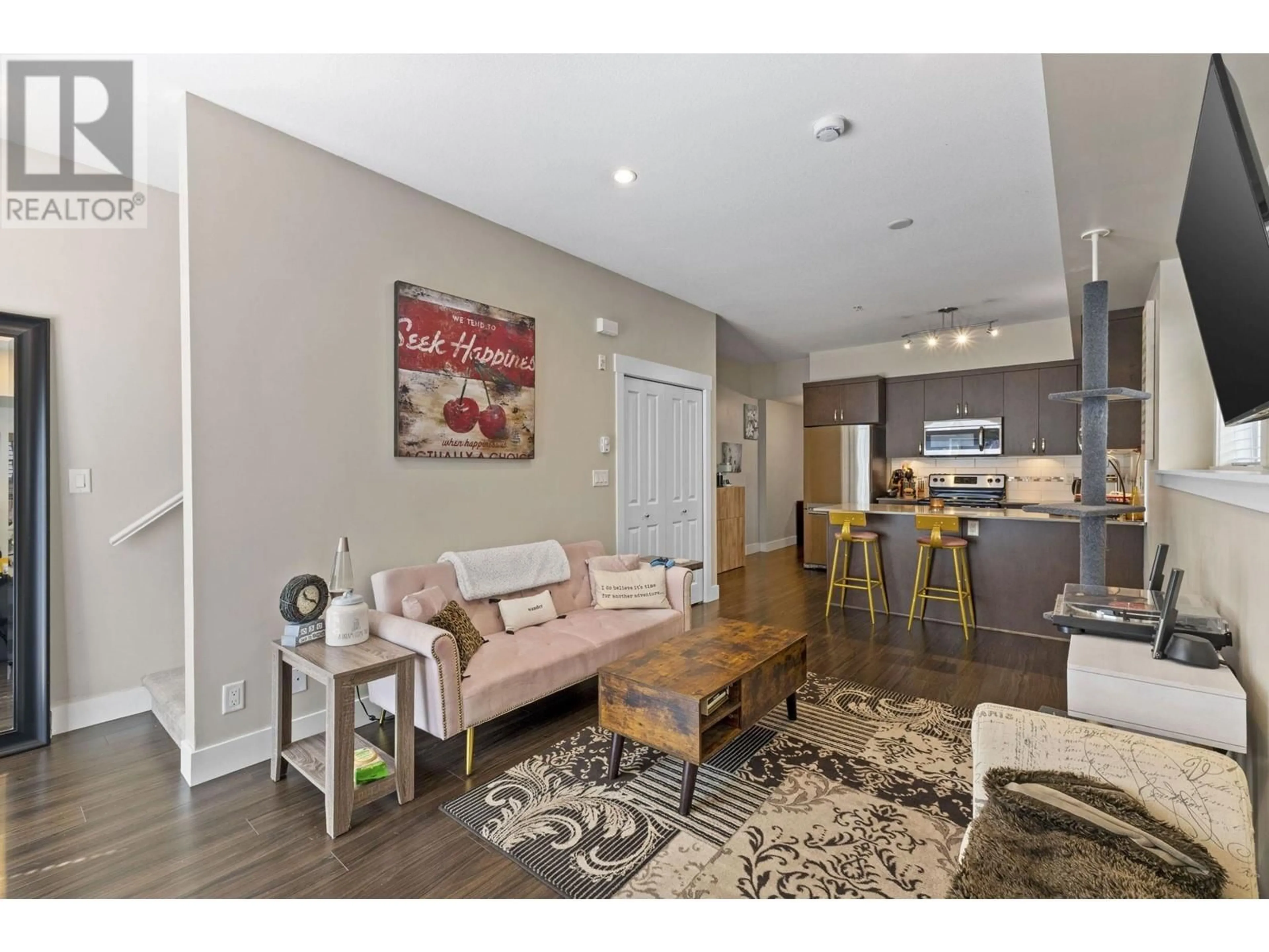Open concept kitchen, wood/laminate floor for 16 - 838 ROYAL AVENUE, New Westminster British Columbia V3M1J9