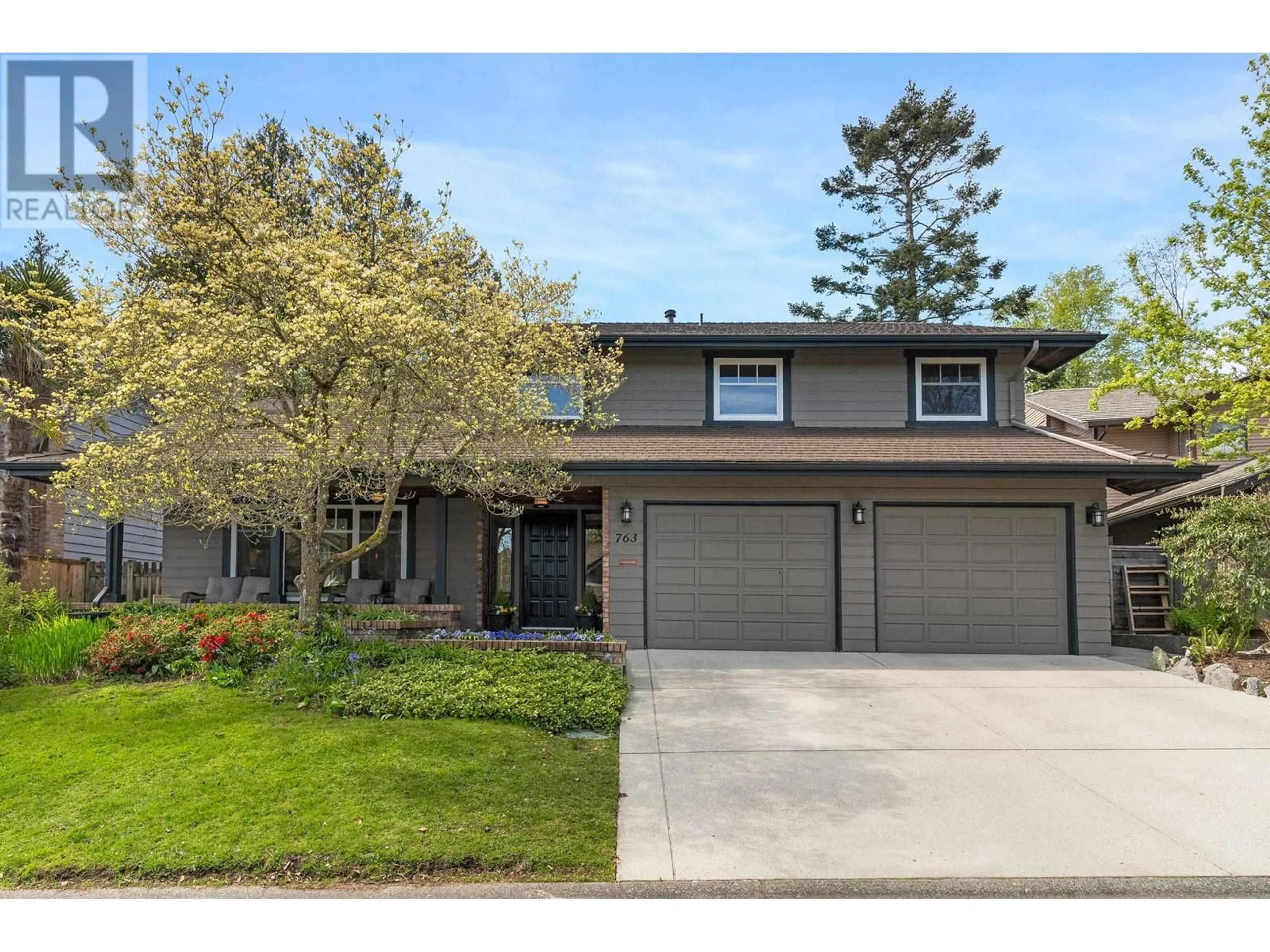 Home with vinyl exterior material, street for 763 KINGFISHER PLACE, Delta British Columbia V4L2J3