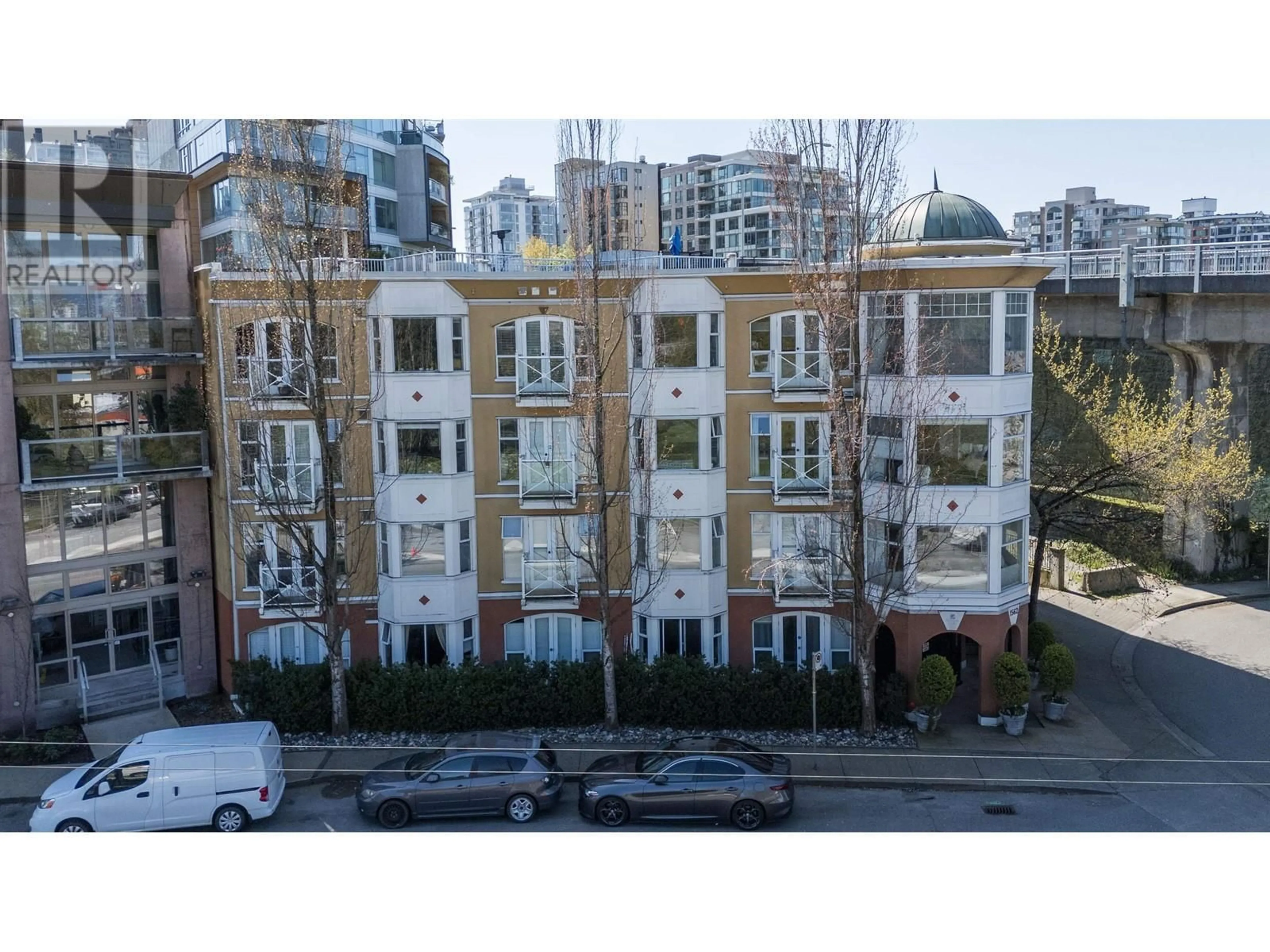 A pic from outside/outdoor area/front of a property/back of a property/a pic from drone, city buildings view from balcony for 205 - 1562 5TH AVENUE, Vancouver British Columbia V6J5H9