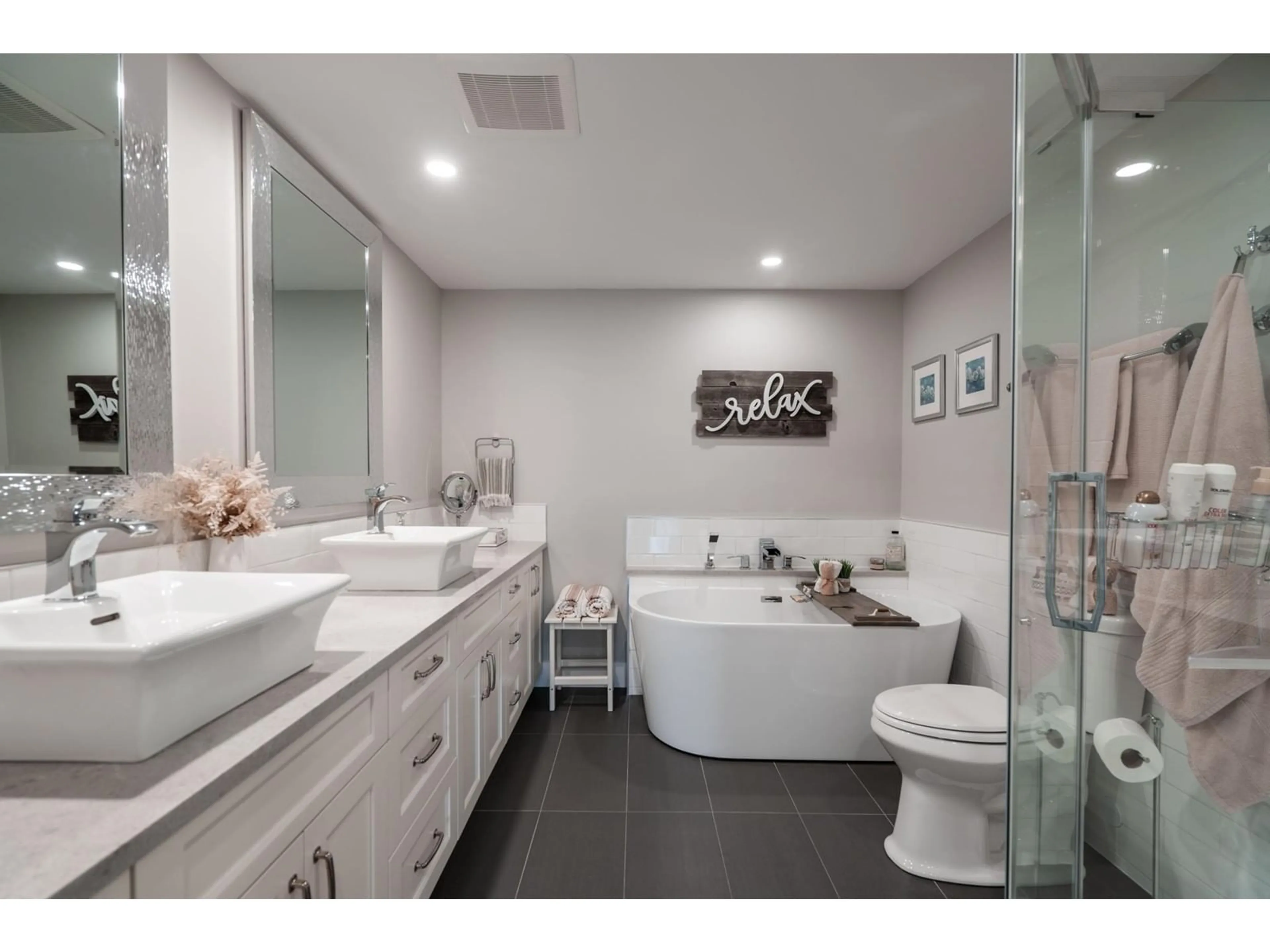 Contemporary bathroom, ceramic/tile floor for 208 - 1441 BLACKWOOD, White Rock British Columbia V4B3V6