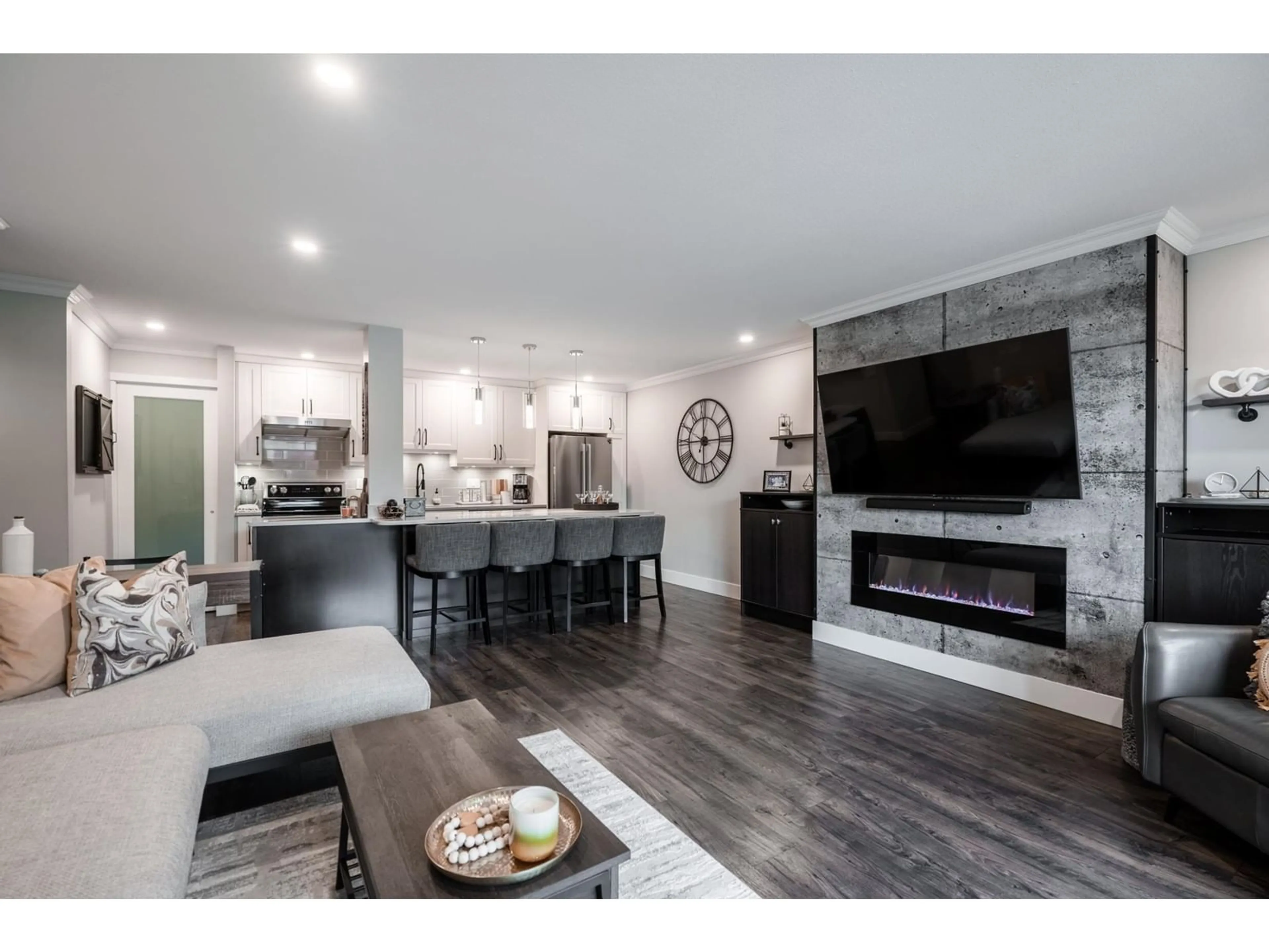 Open concept kitchen, wood/laminate floor for 208 - 1441 BLACKWOOD, White Rock British Columbia V4B3V6