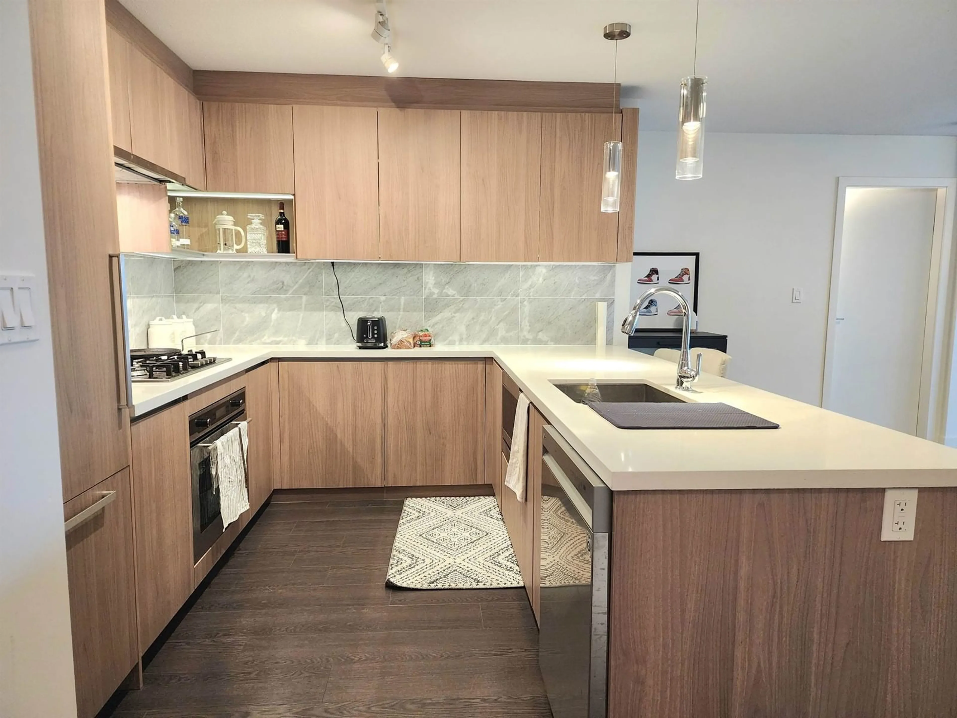 Contemporary kitchen, unknown for 3106 - 13696 100, Surrey British Columbia V3T0L5