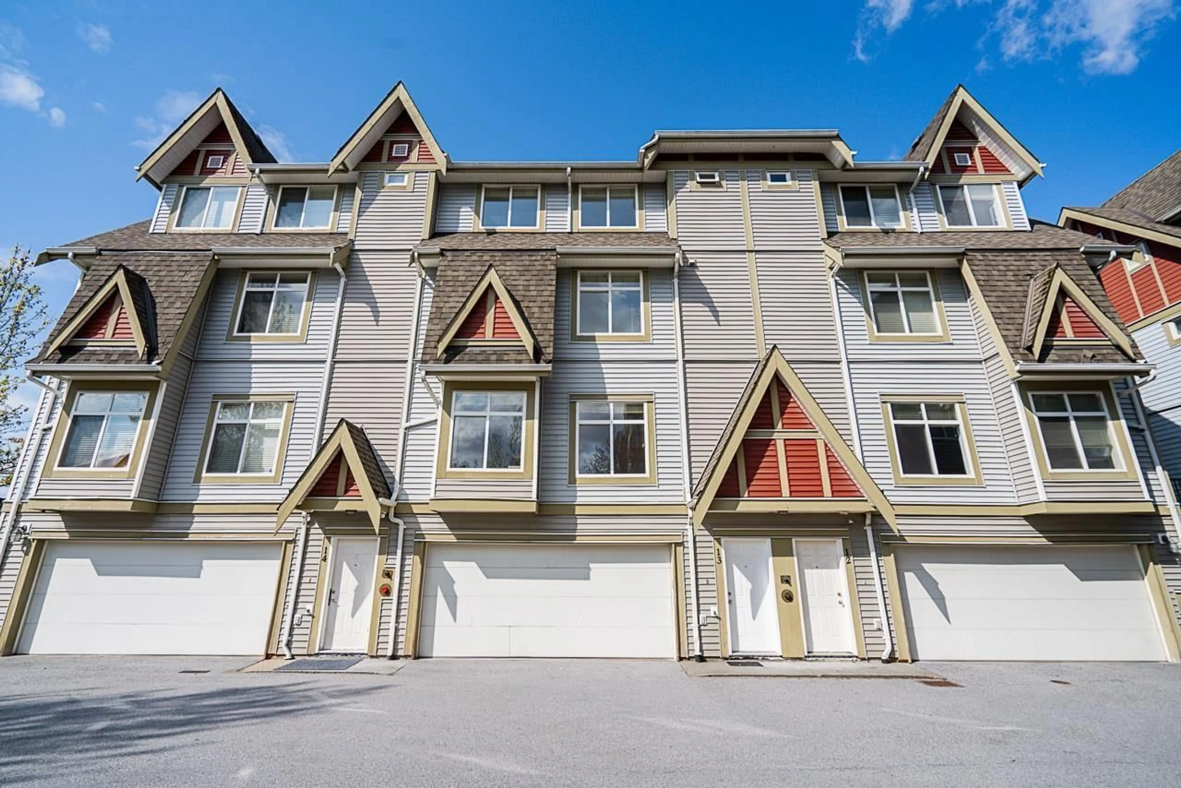 A pic from outside/outdoor area/front of a property/back of a property/a pic from drone, unknown for 13 - 9277 121, Surrey British Columbia V3V0B6