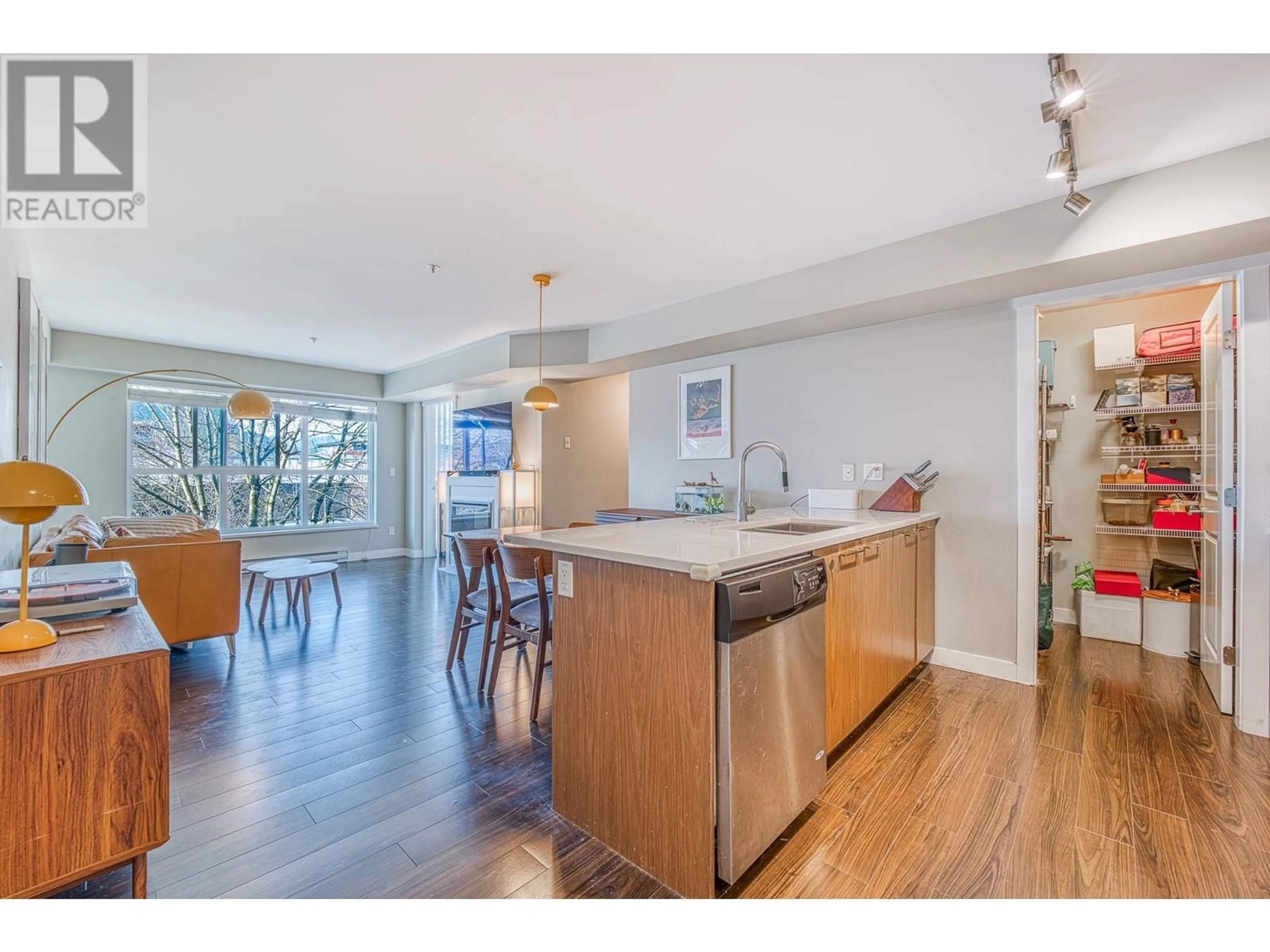Open concept kitchen, wood/laminate floor for 301 - 688 18TH AVENUE, Vancouver British Columbia V5V1G4