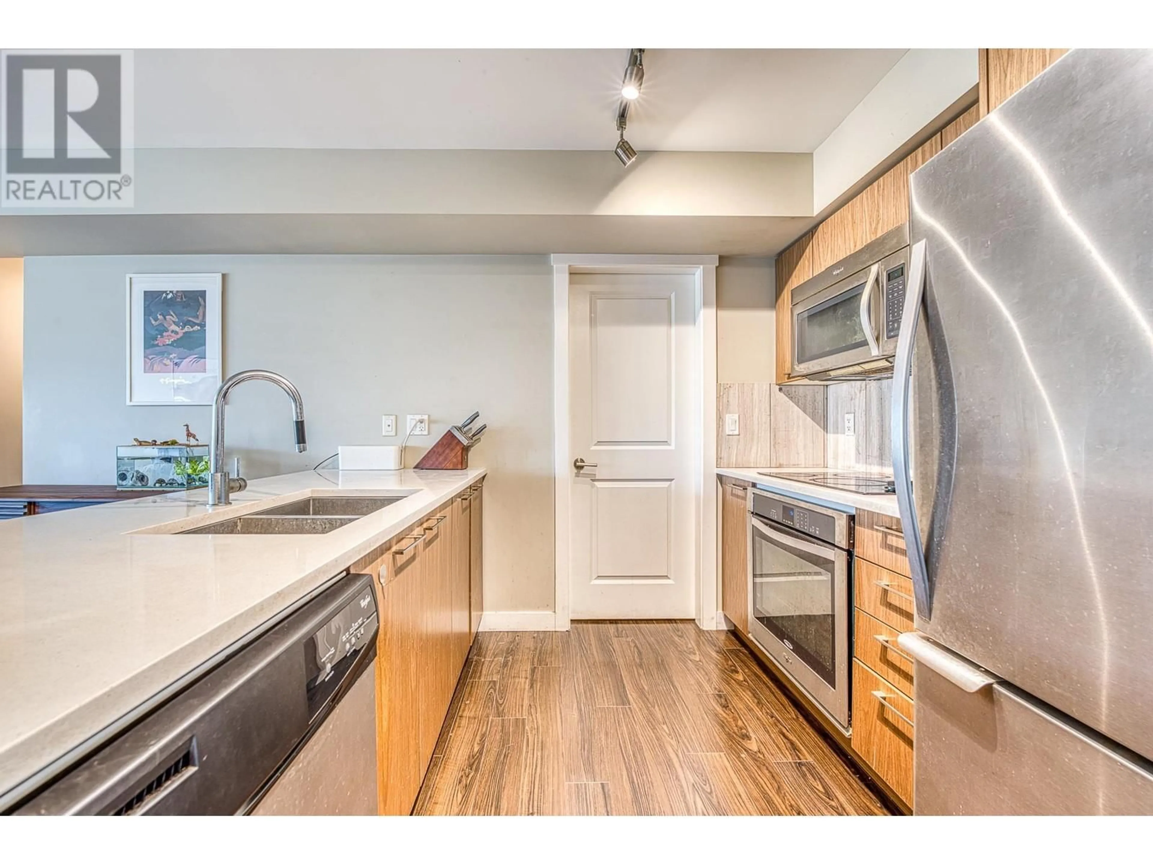 Standard kitchen, unknown for 301 - 688 18TH AVENUE, Vancouver British Columbia V5V1G4