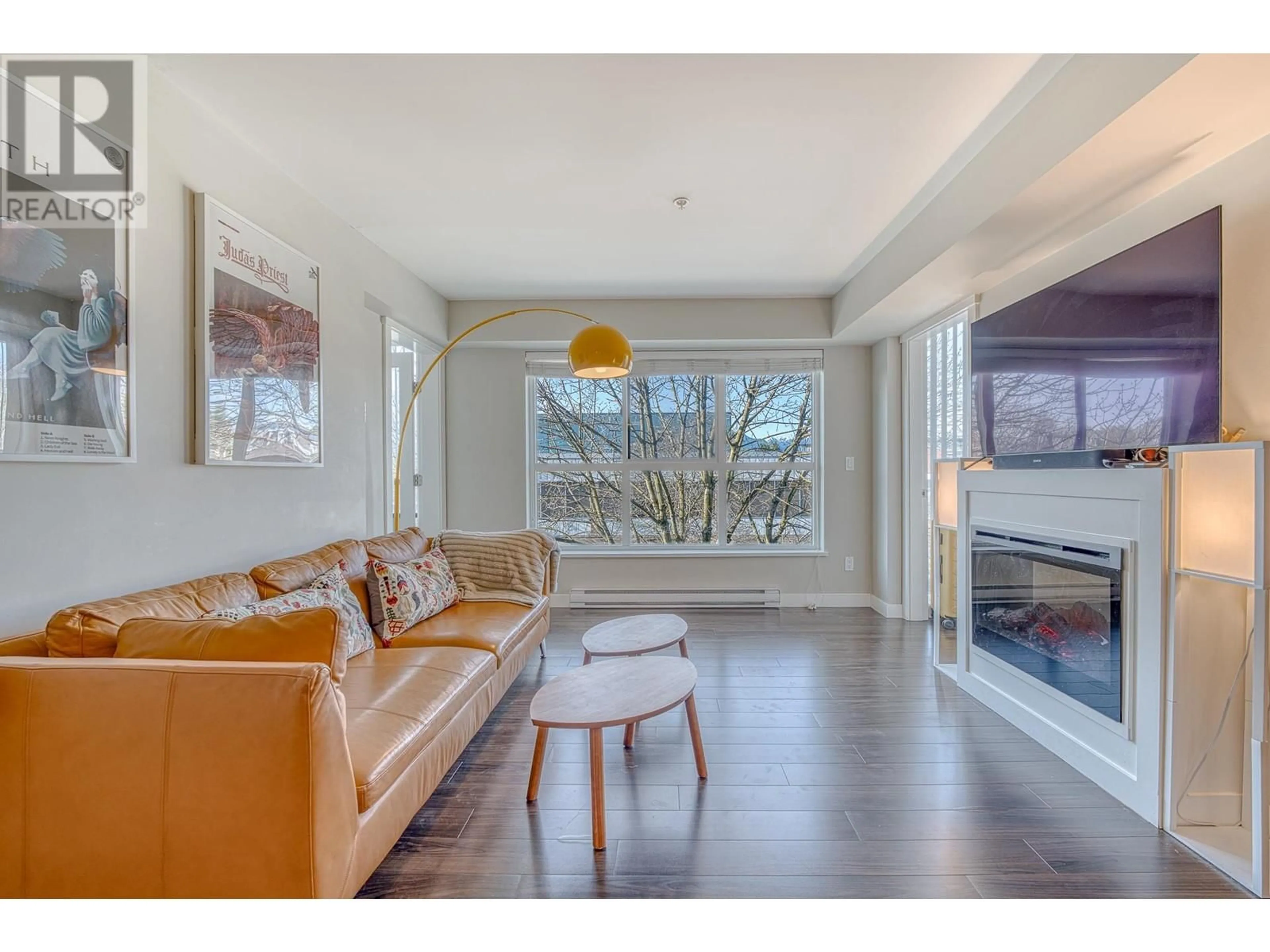 Living room with furniture, unknown for 301 - 688 18TH AVENUE, Vancouver British Columbia V5V1G4