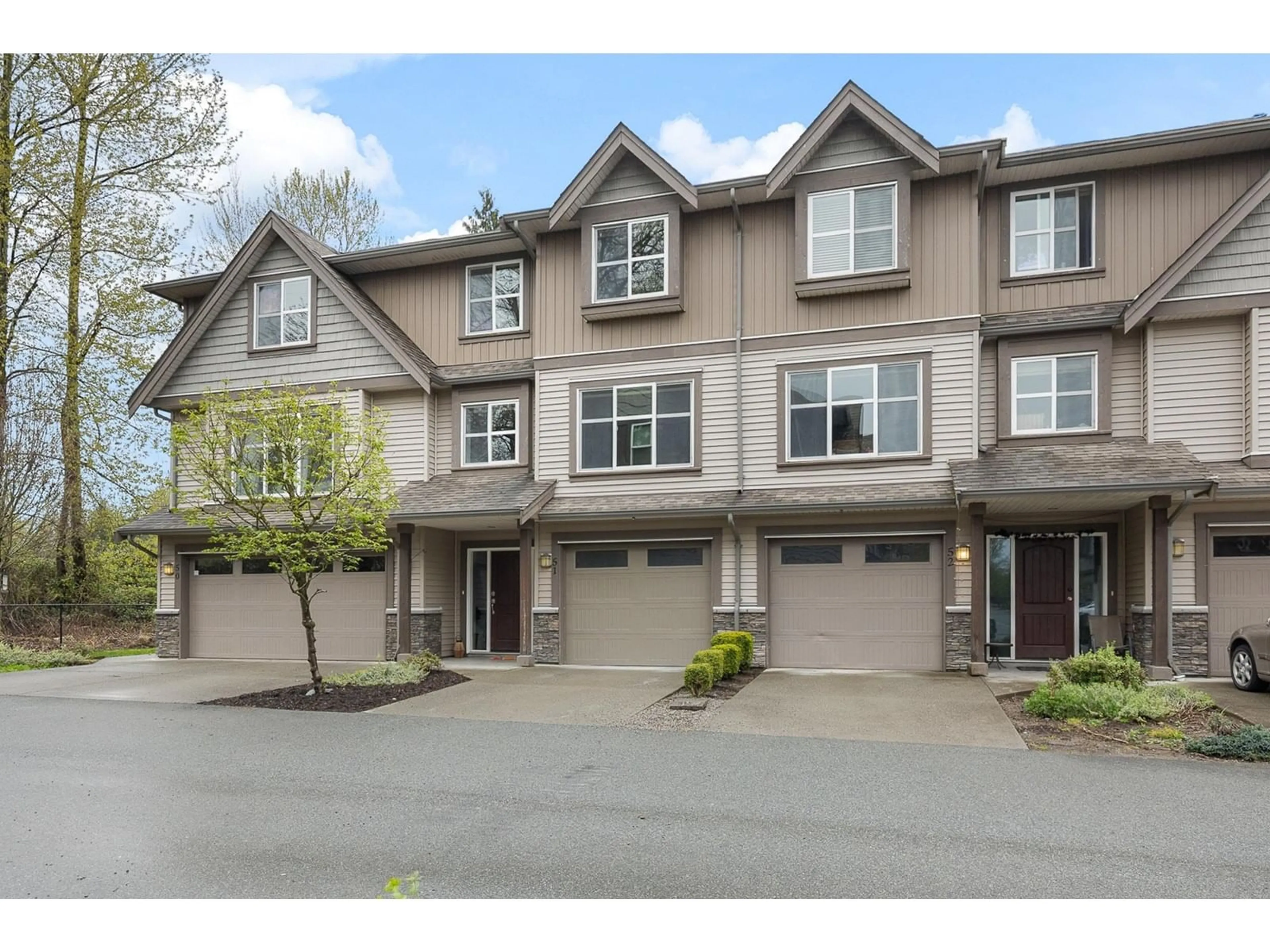 A pic from outside/outdoor area/front of a property/back of a property/a pic from drone, street for 51 - 45085 WOLFE ROAD, Chilliwack British Columbia V2P0C5