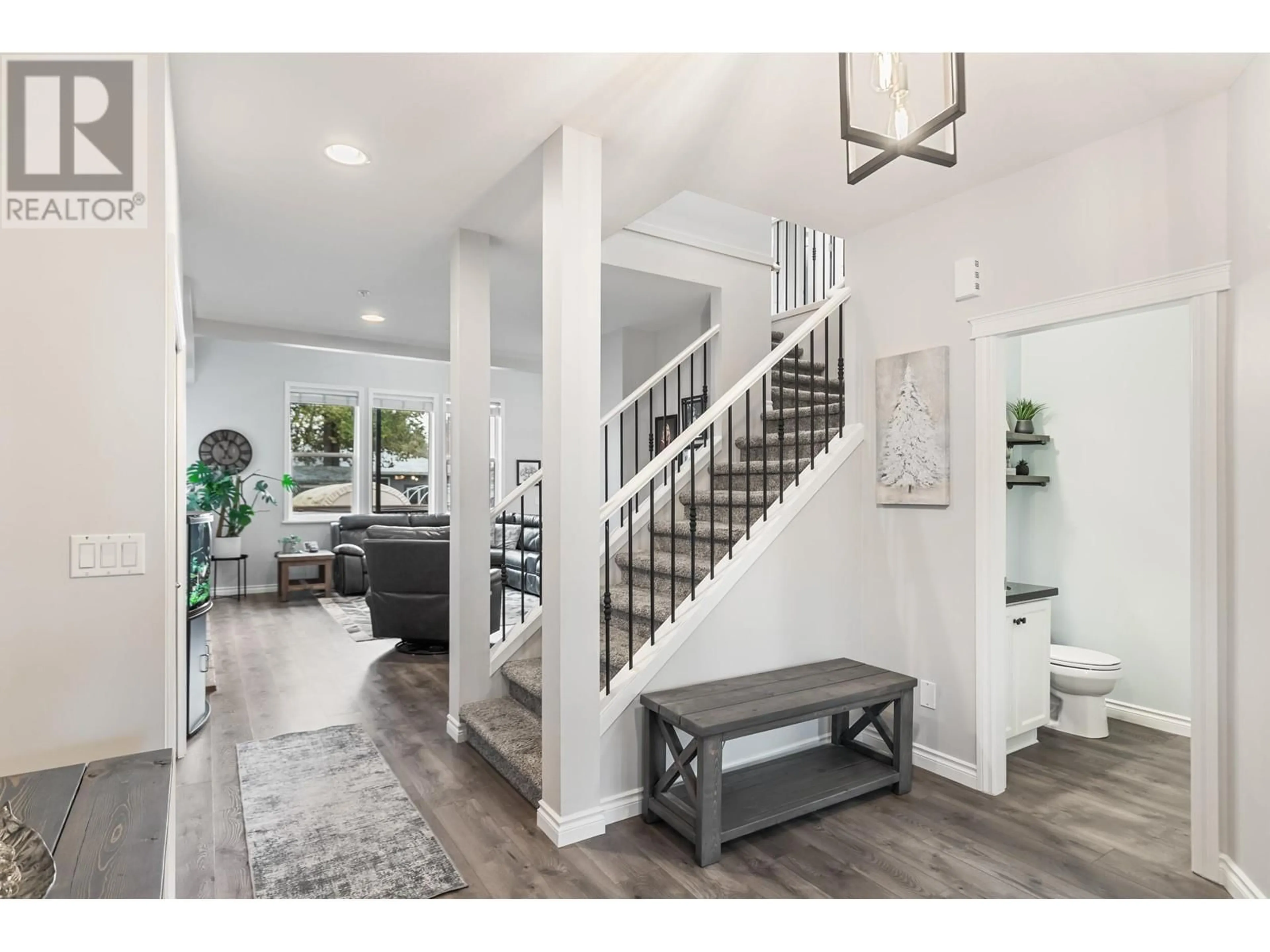 Indoor entryway for 118 - 21868 LOUGHEED HIGHWAY, Maple Ridge British Columbia V2X2S4