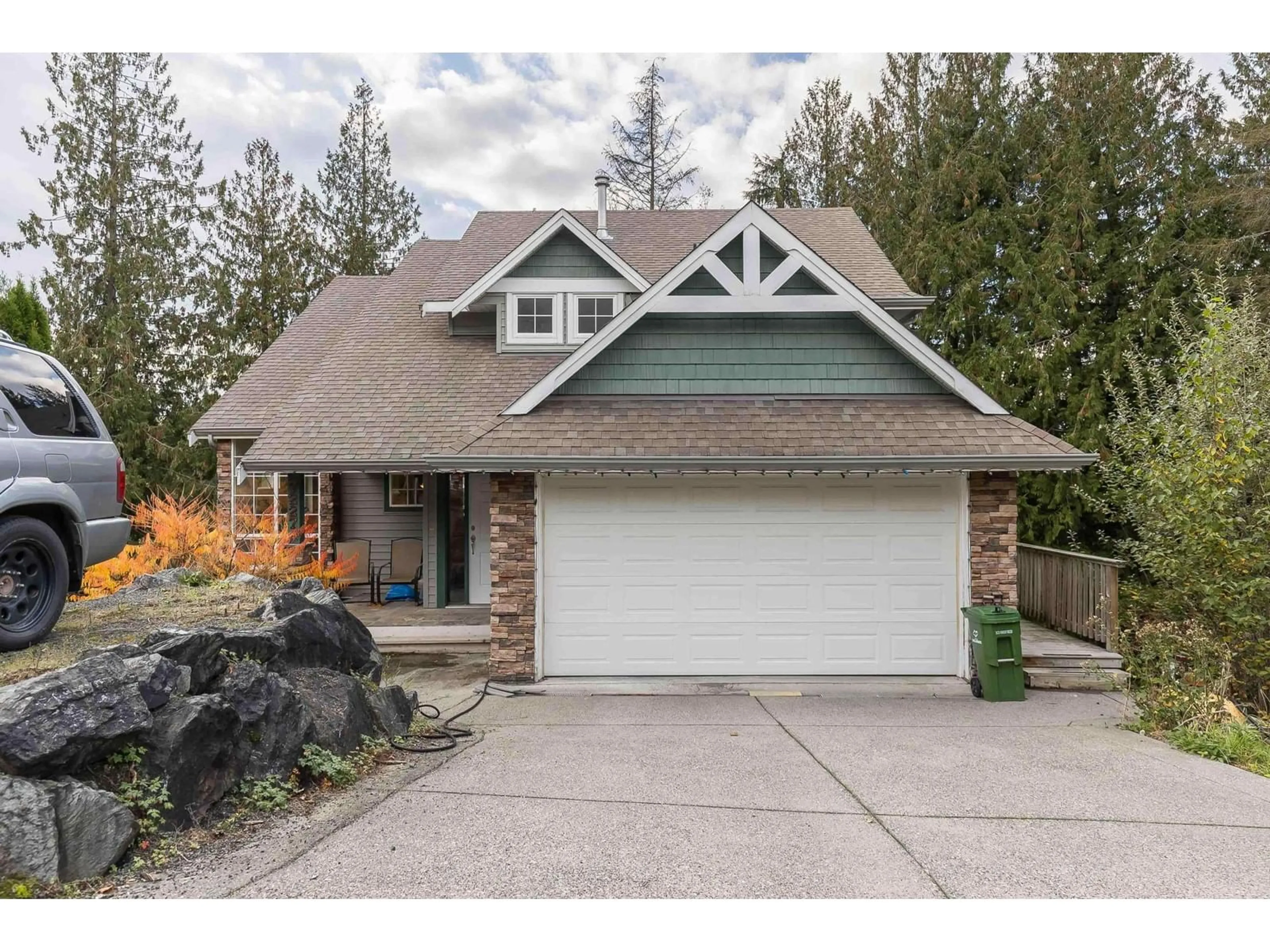 Home with vinyl exterior material, street for 7227 BRYANT PLACE, Chilliwack British Columbia V4Z1K4