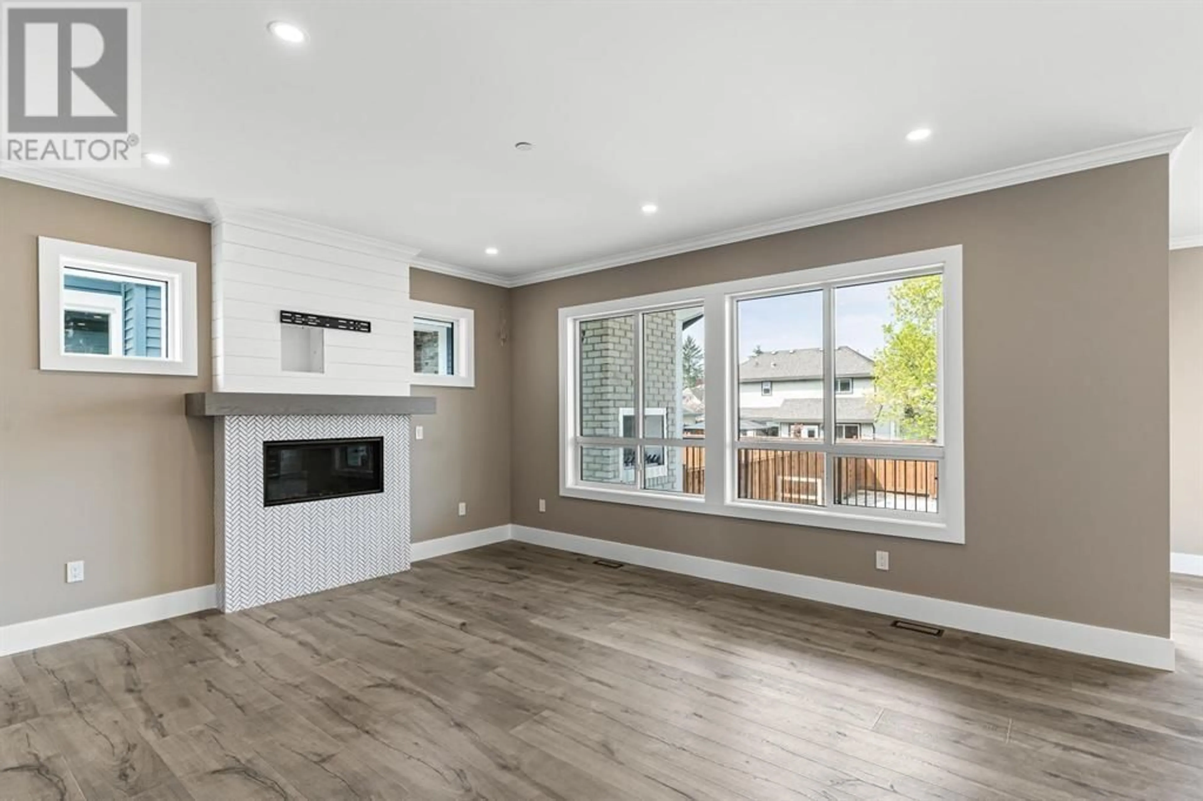 Living room with furniture, wood/laminate floor for 12337 SHANTZ WAY, Maple Ridge British Columbia V2X4B1