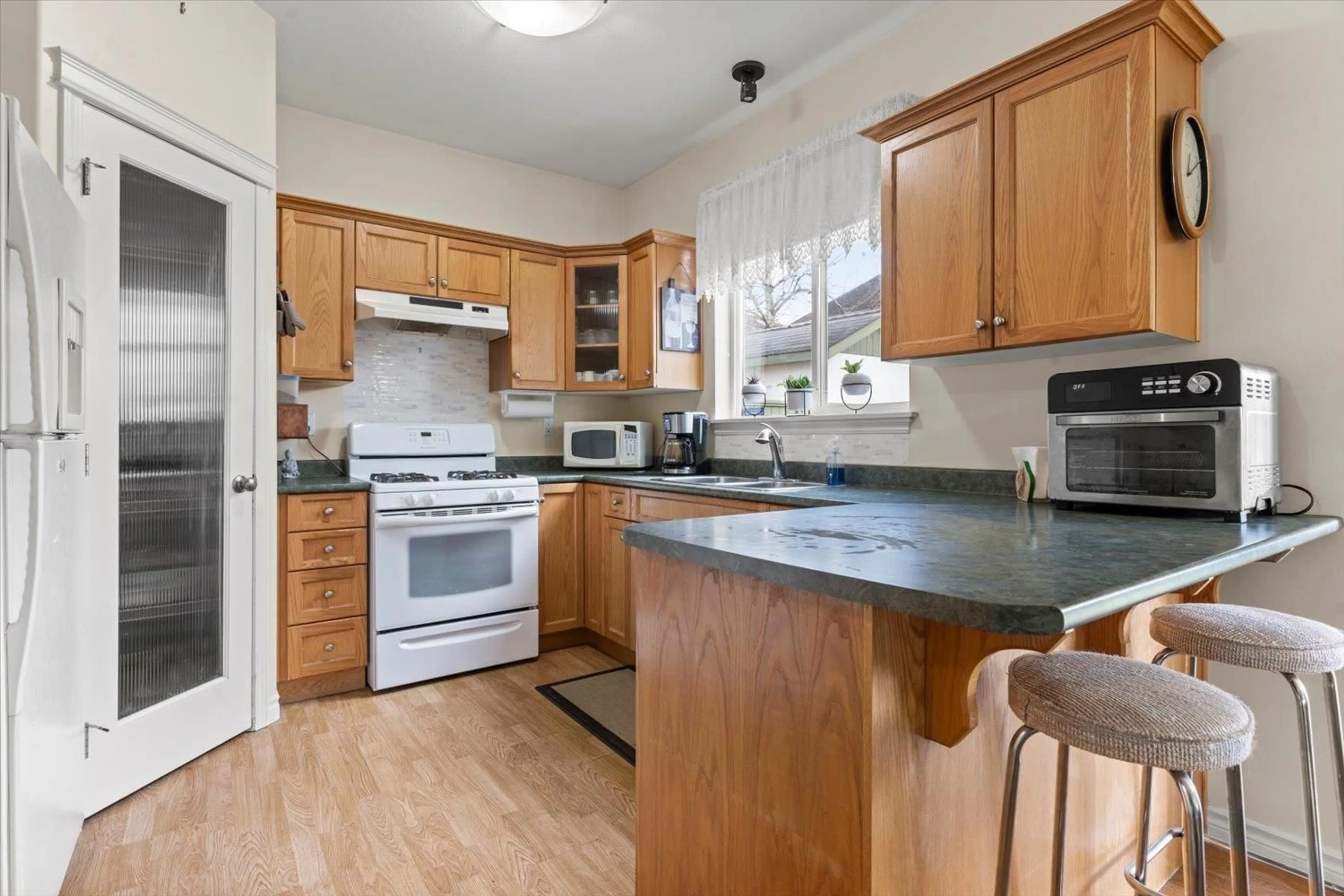 Standard kitchen, unknown for 6796 SHEFFIELD WAY, Chilliwack British Columbia V2R5T1