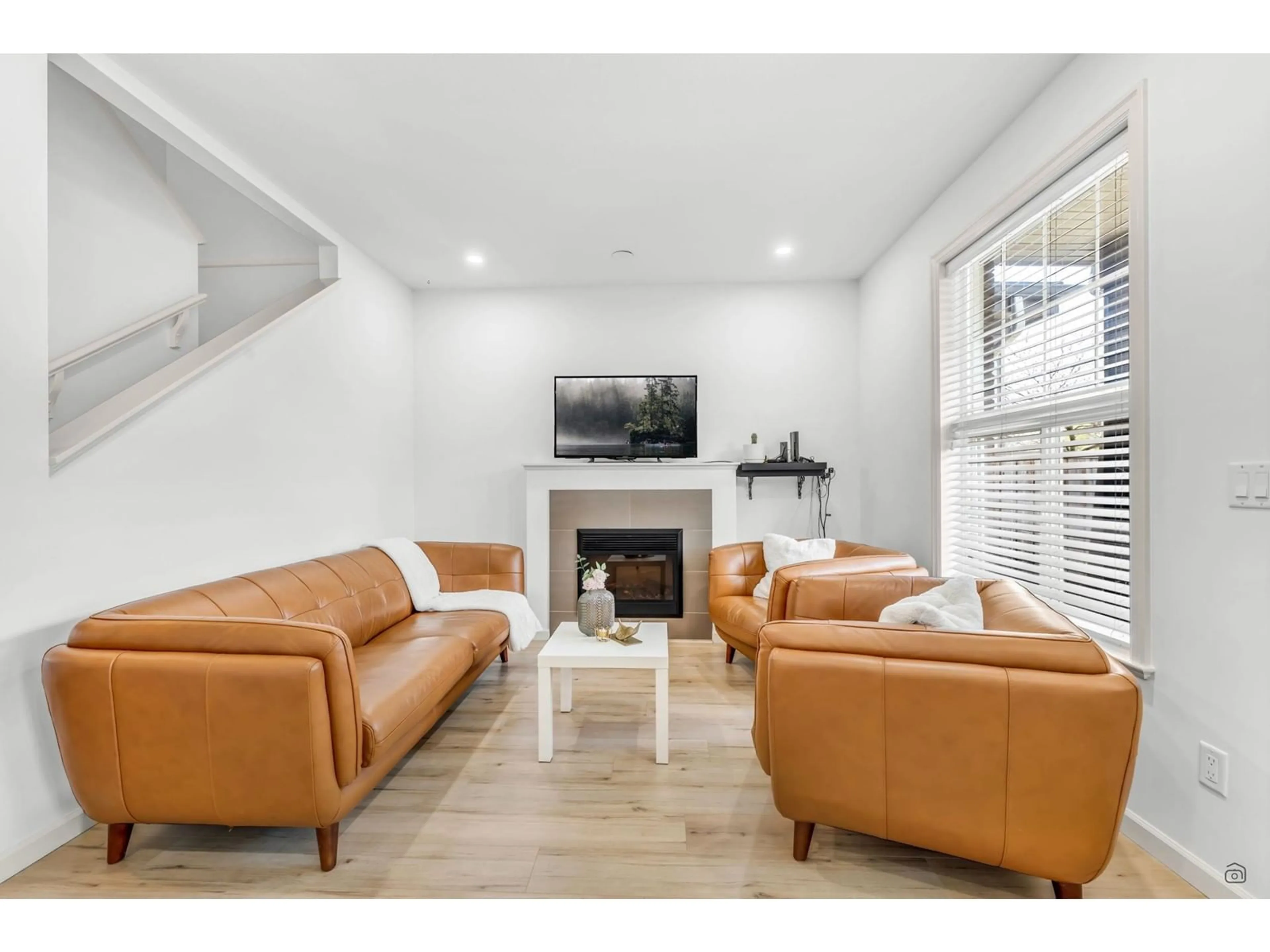 Living room with furniture, unknown for 9 - 20831 70, Langley British Columbia V2Y0H1