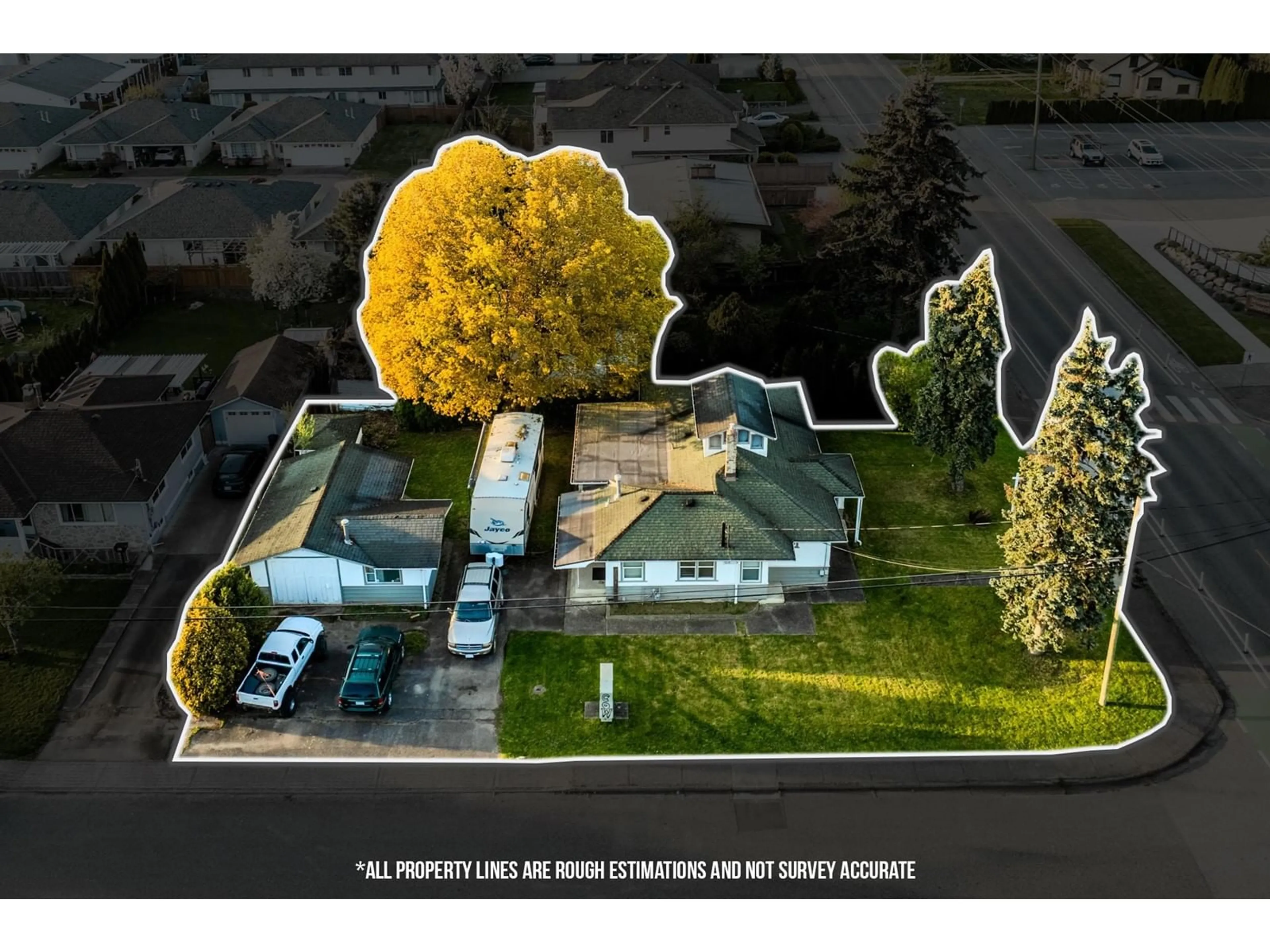 A pic from outside/outdoor area/front of a property/back of a property/a pic from drone, street for 9385 BROADWAY STREET, Chilliwack British Columbia V2P5T8