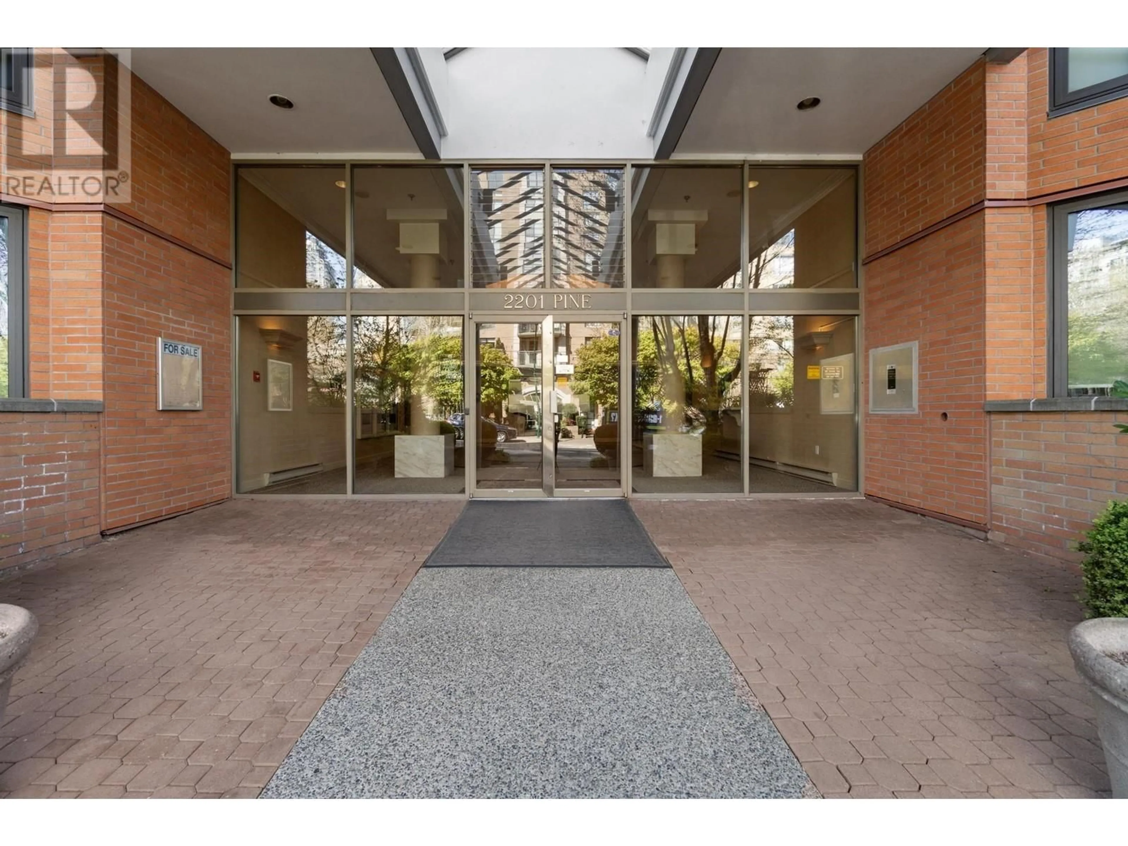 Indoor foyer for 906 - 2201 PINE STREET, Vancouver British Columbia V6J5E7