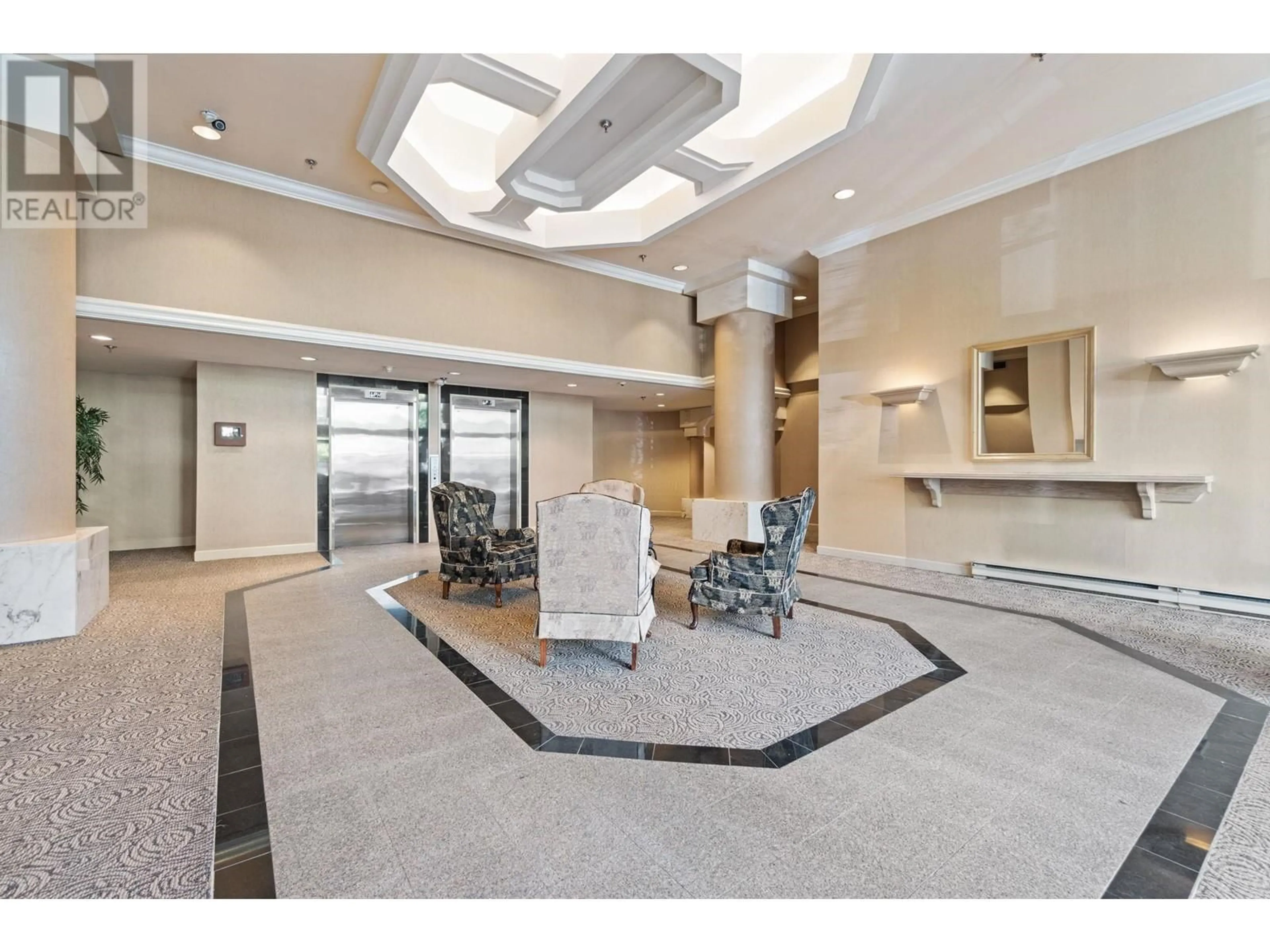 Indoor foyer for 906 - 2201 PINE STREET, Vancouver British Columbia V6J5E7