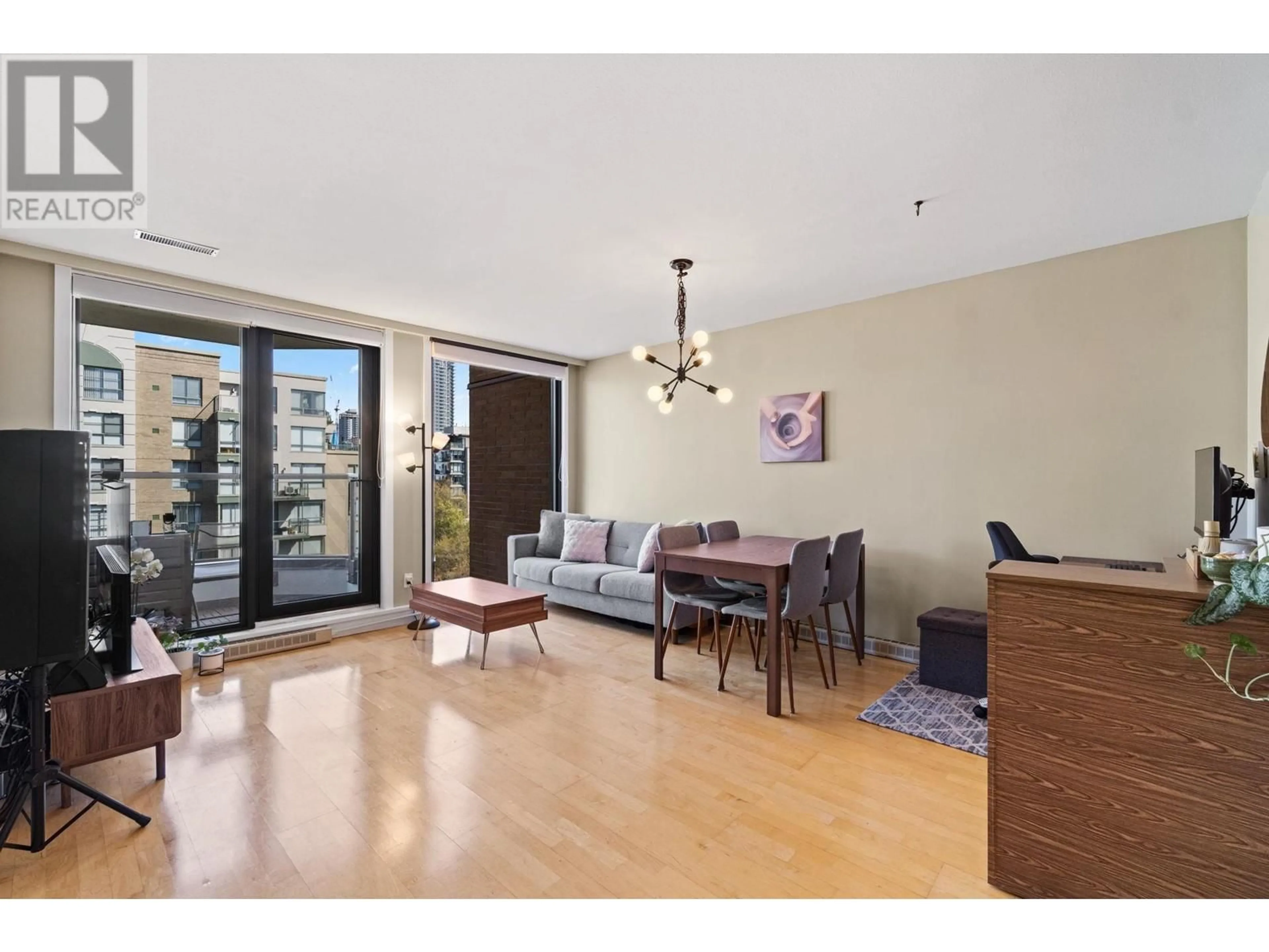 Living room with furniture, wood/laminate floor for 906 - 2201 PINE STREET, Vancouver British Columbia V6J5E7
