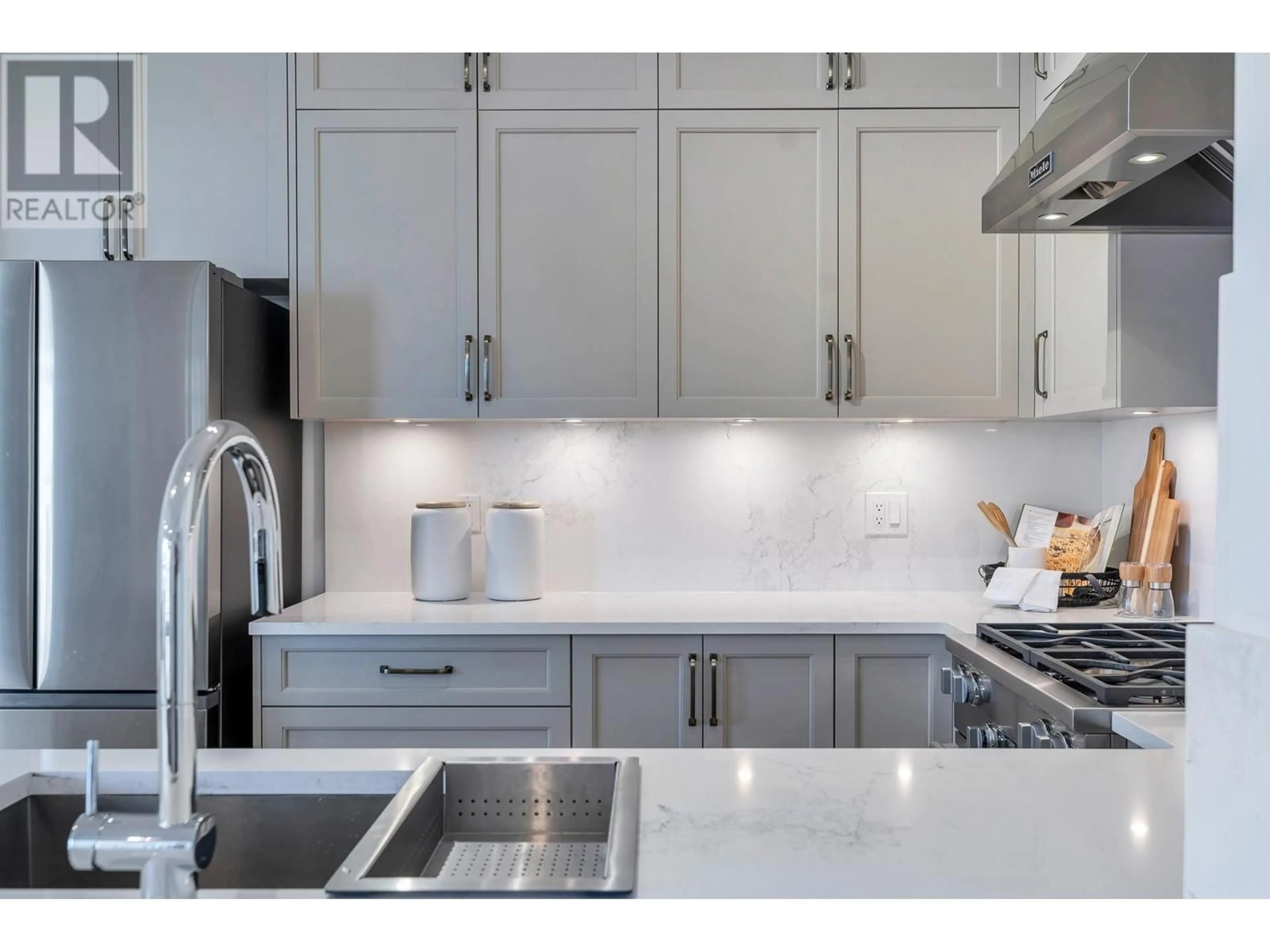 Contemporary kitchen, ceramic/tile floor for 403 - 4280 MONCTON STREET, Richmond British Columbia V7E6T4