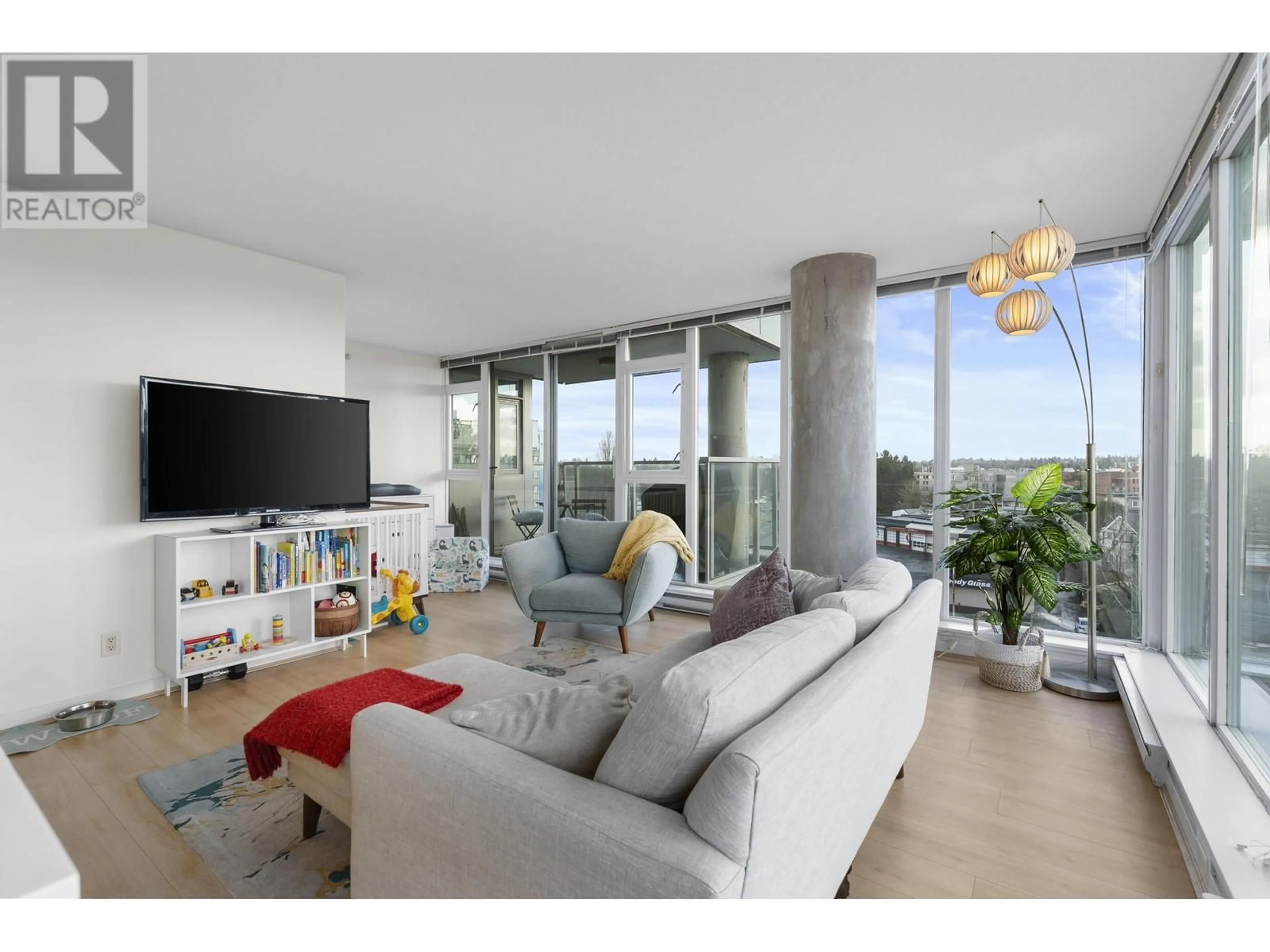 Living room with furniture, unknown for 709 - 2770 SOPHIA STREET, Vancouver British Columbia V5T0A4