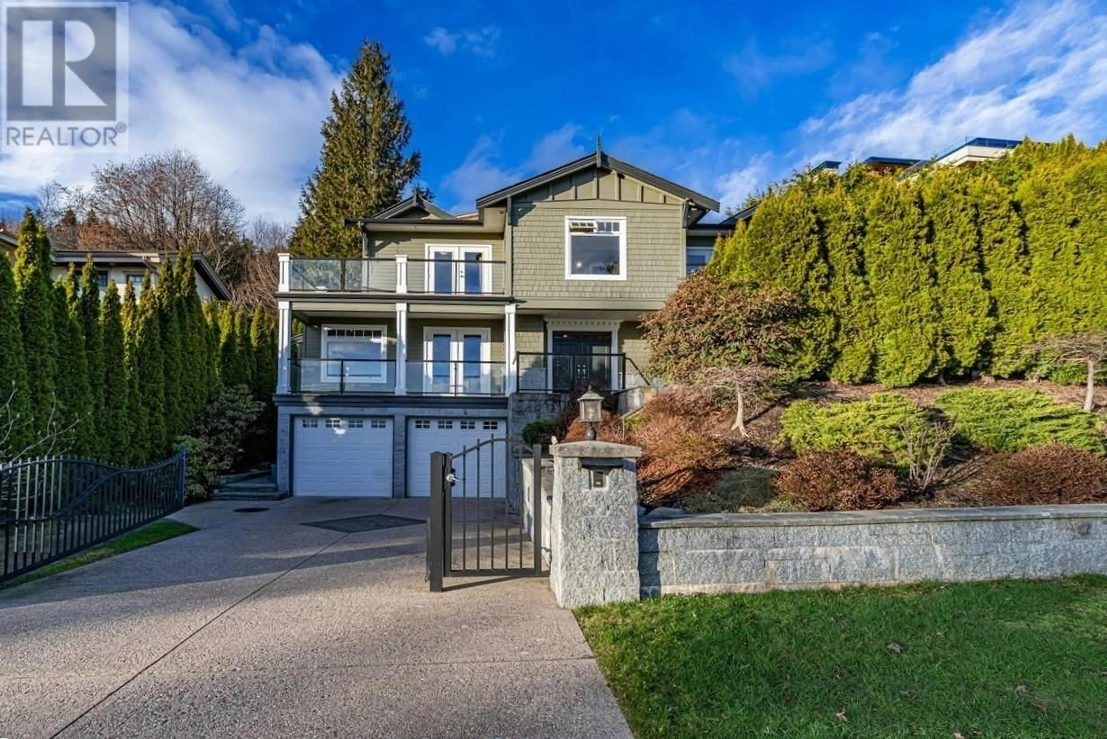 Home with vinyl exterior material, street for 1605 CHIPPENDALE ROAD, West Vancouver British Columbia V7S3G6