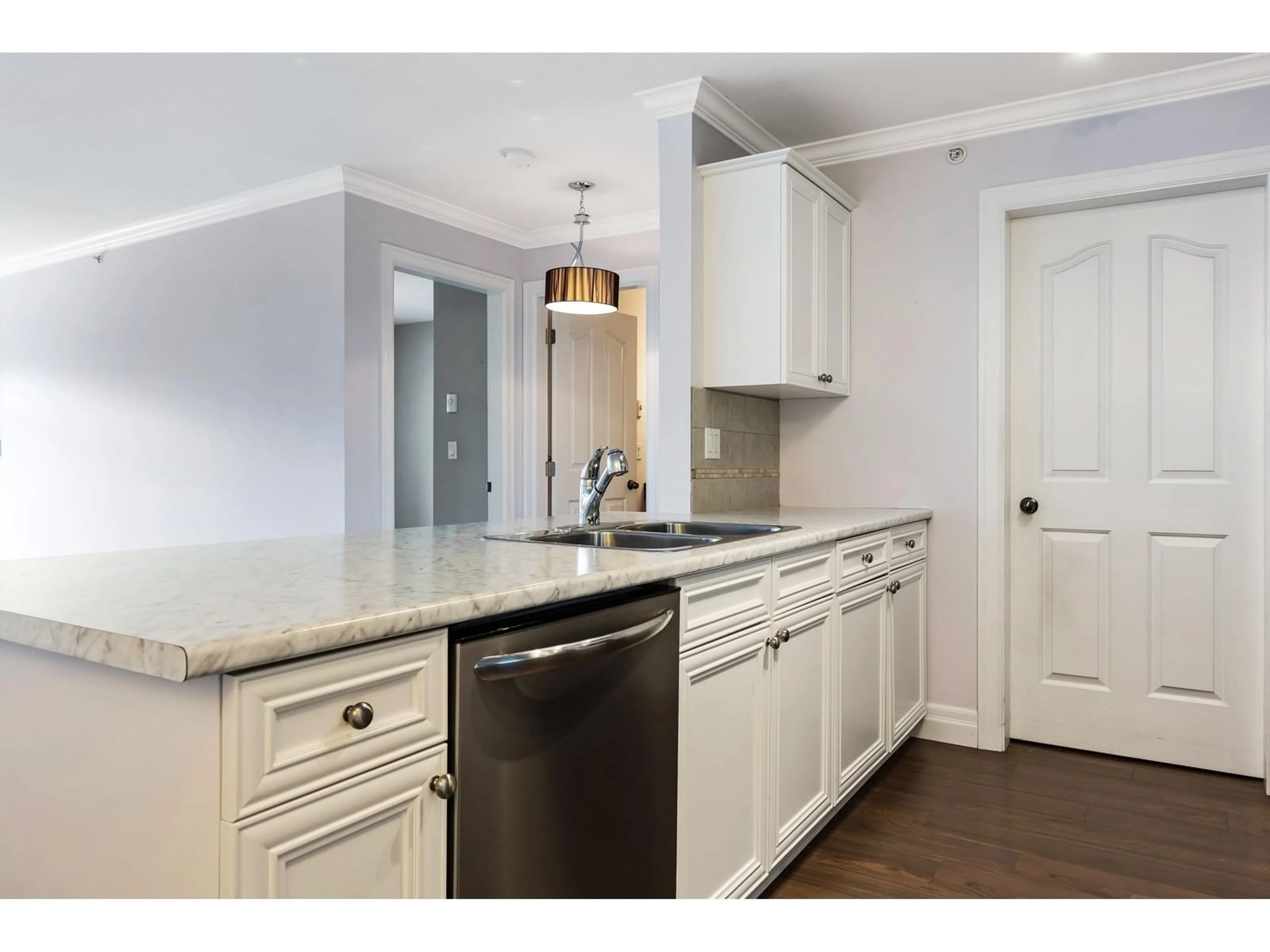 Open concept kitchen, unknown for 402 - 45769 STEVENSON ROAD, Chilliwack British Columbia V2R5Z2