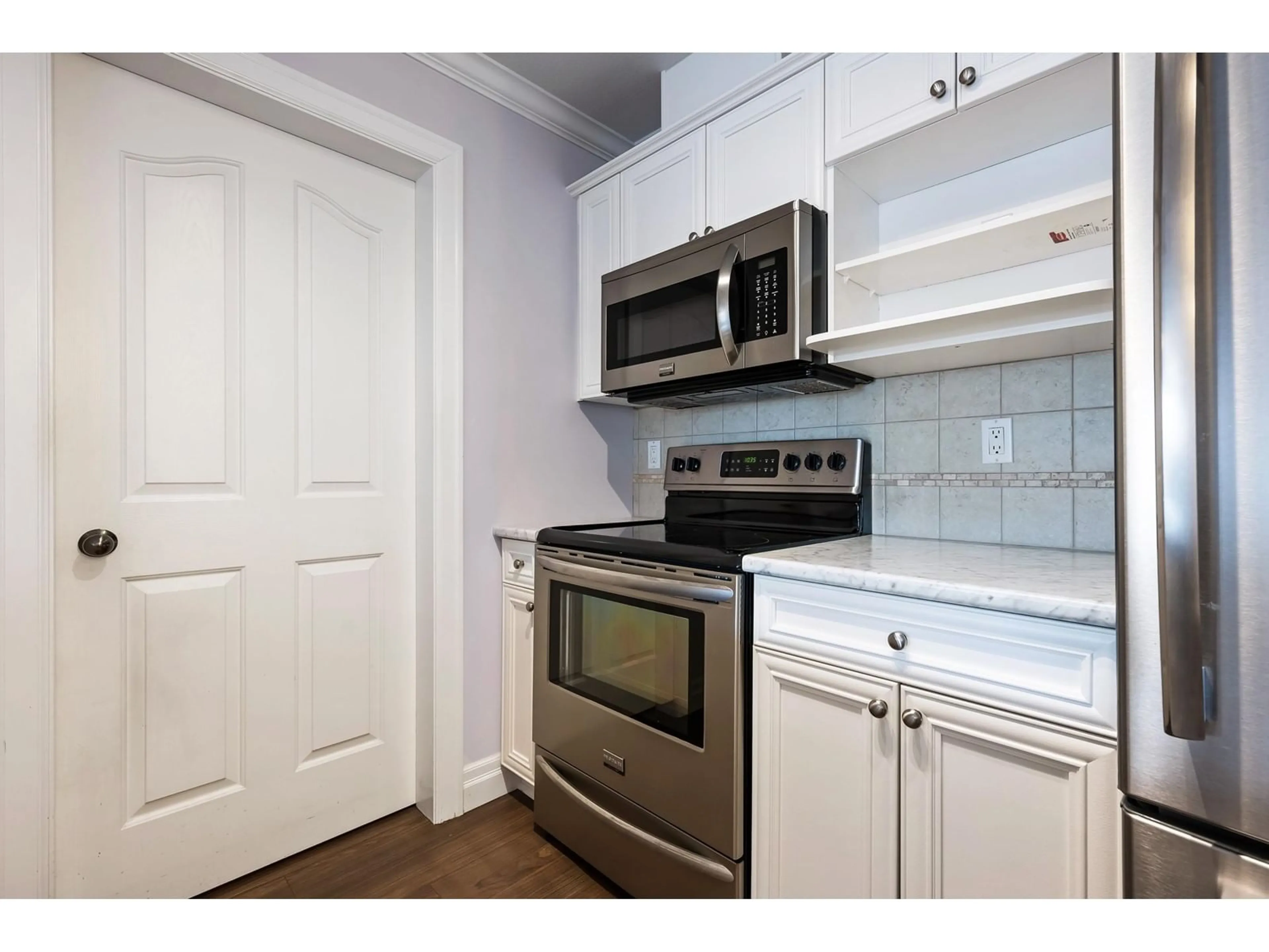 Standard kitchen, unknown for 402 - 45769 STEVENSON ROAD, Chilliwack British Columbia V2R5Z2