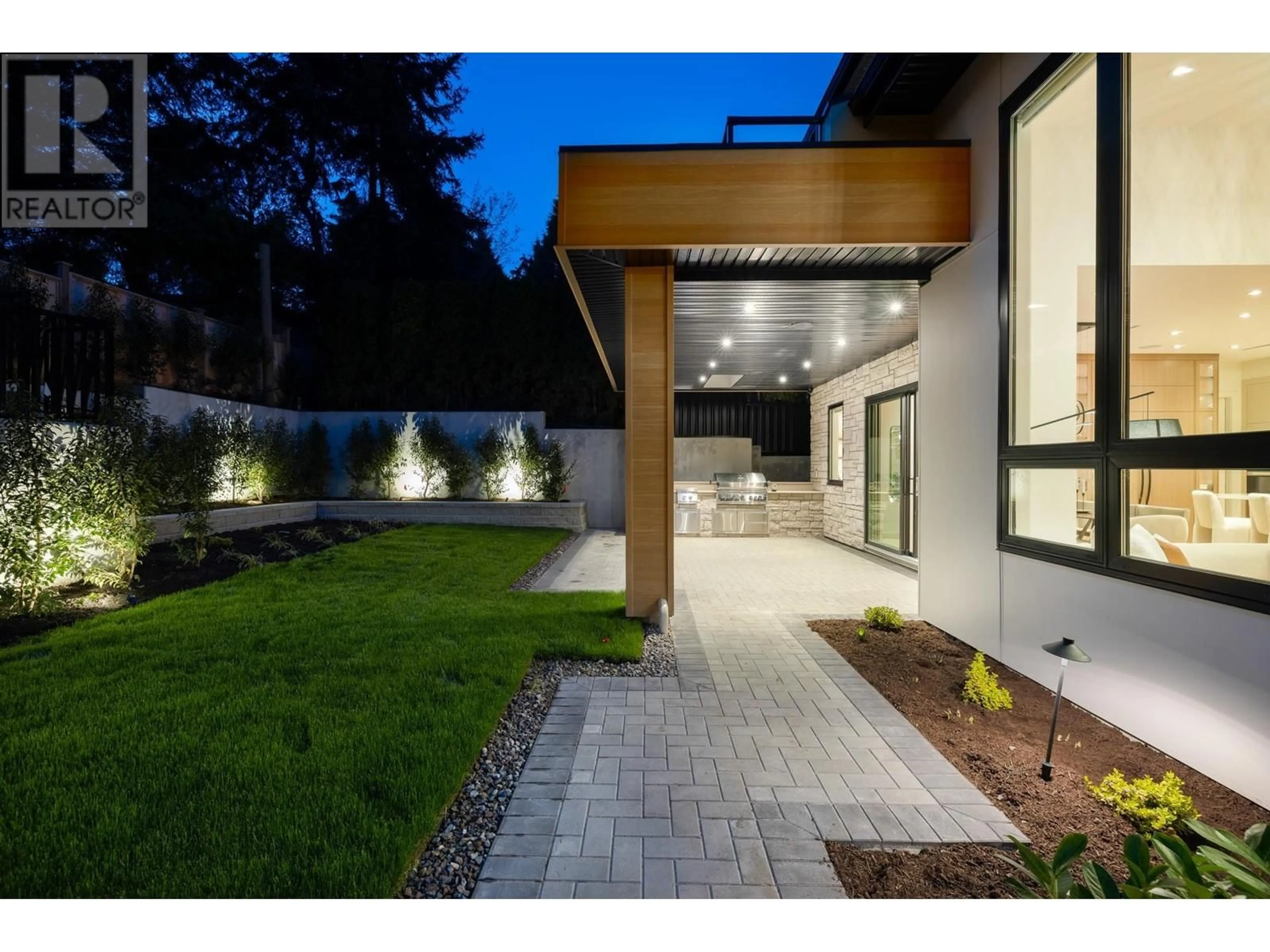 Patio, street for 1385 19TH STREET, West Vancouver British Columbia V7V3X4