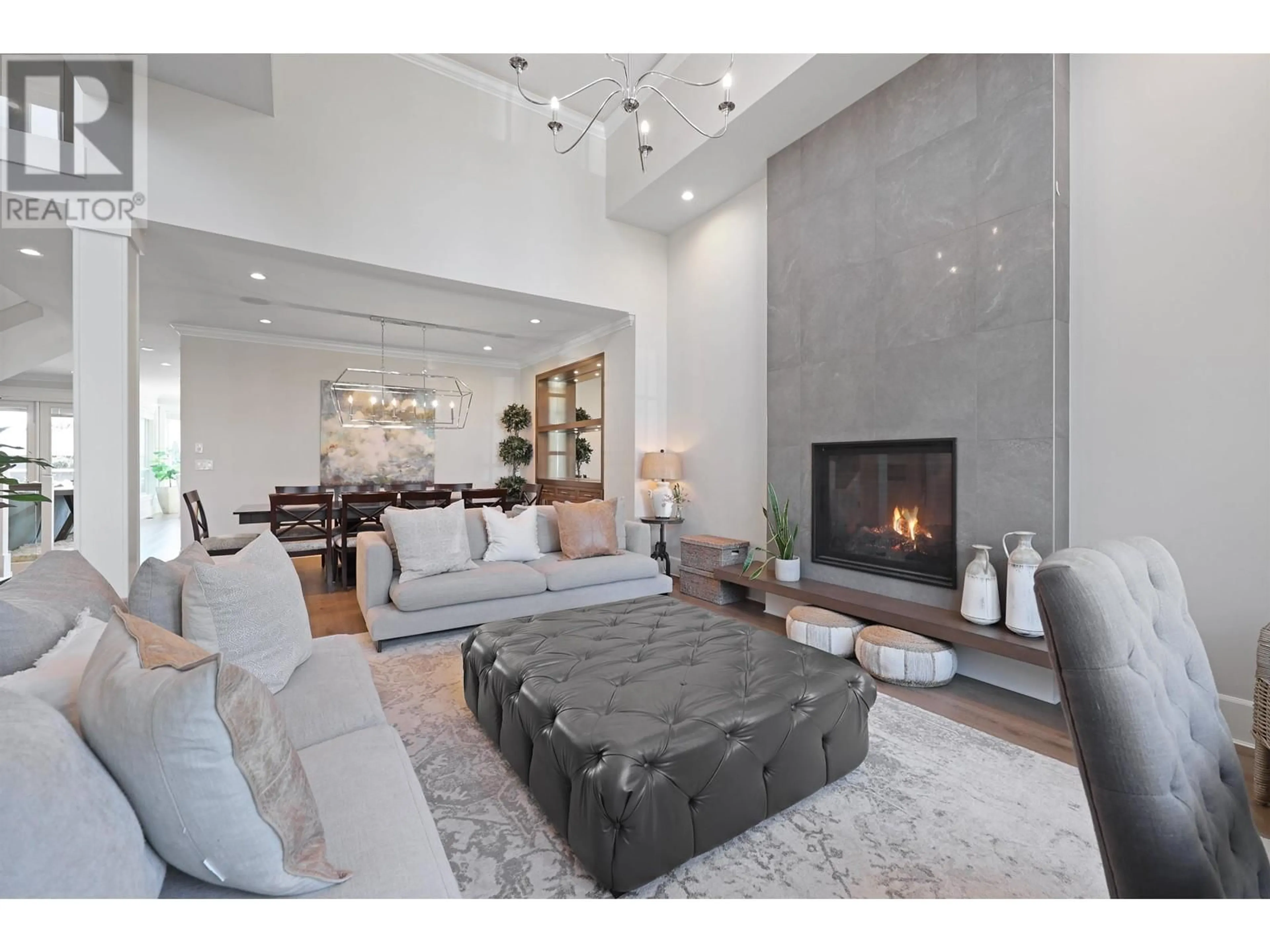 Living room with furniture, unknown for 457 12TH STREET, North Vancouver British Columbia V7L2K3