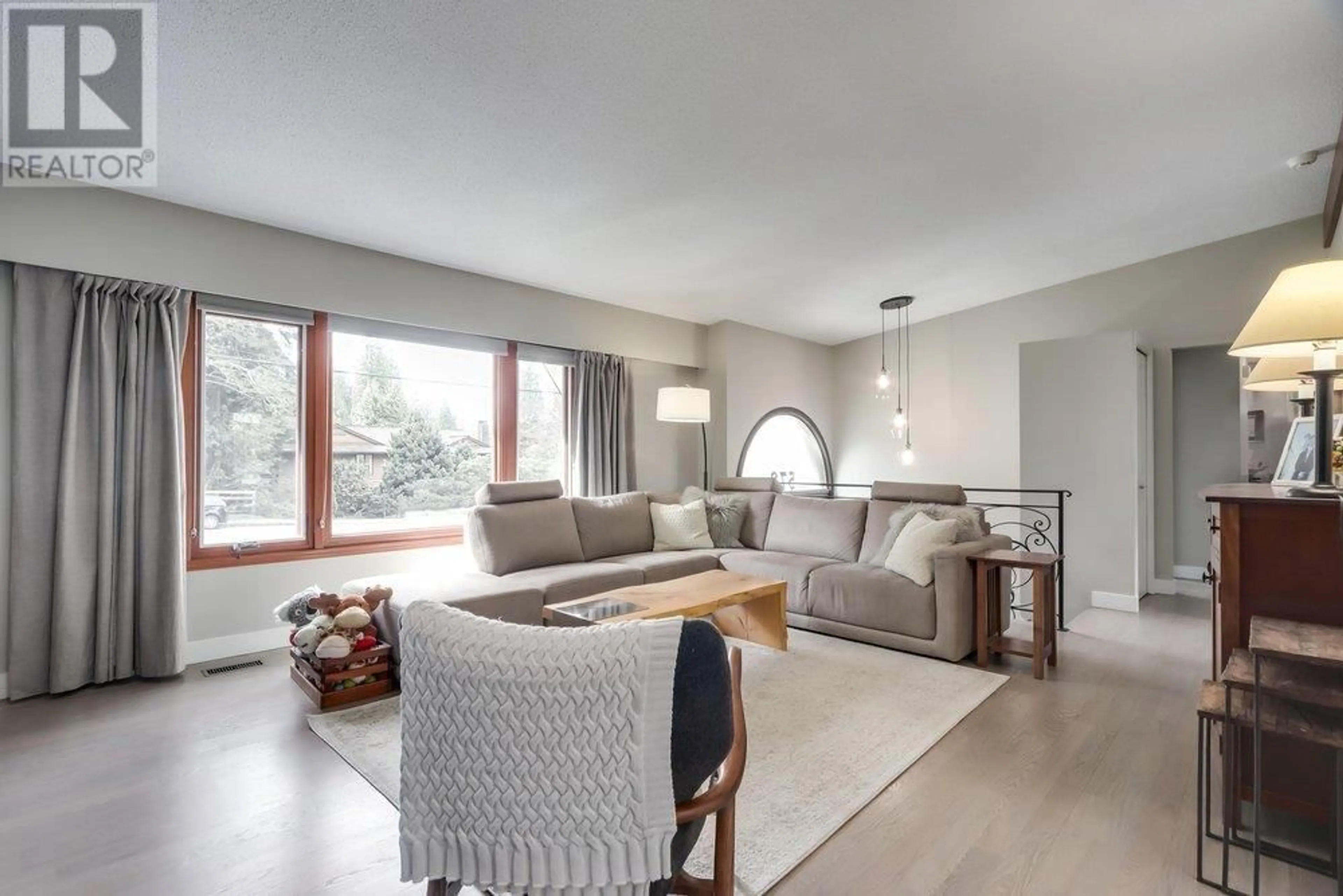Living room with furniture, unknown for 578 CARISBROOKE ROAD, North Vancouver British Columbia V7N1N5