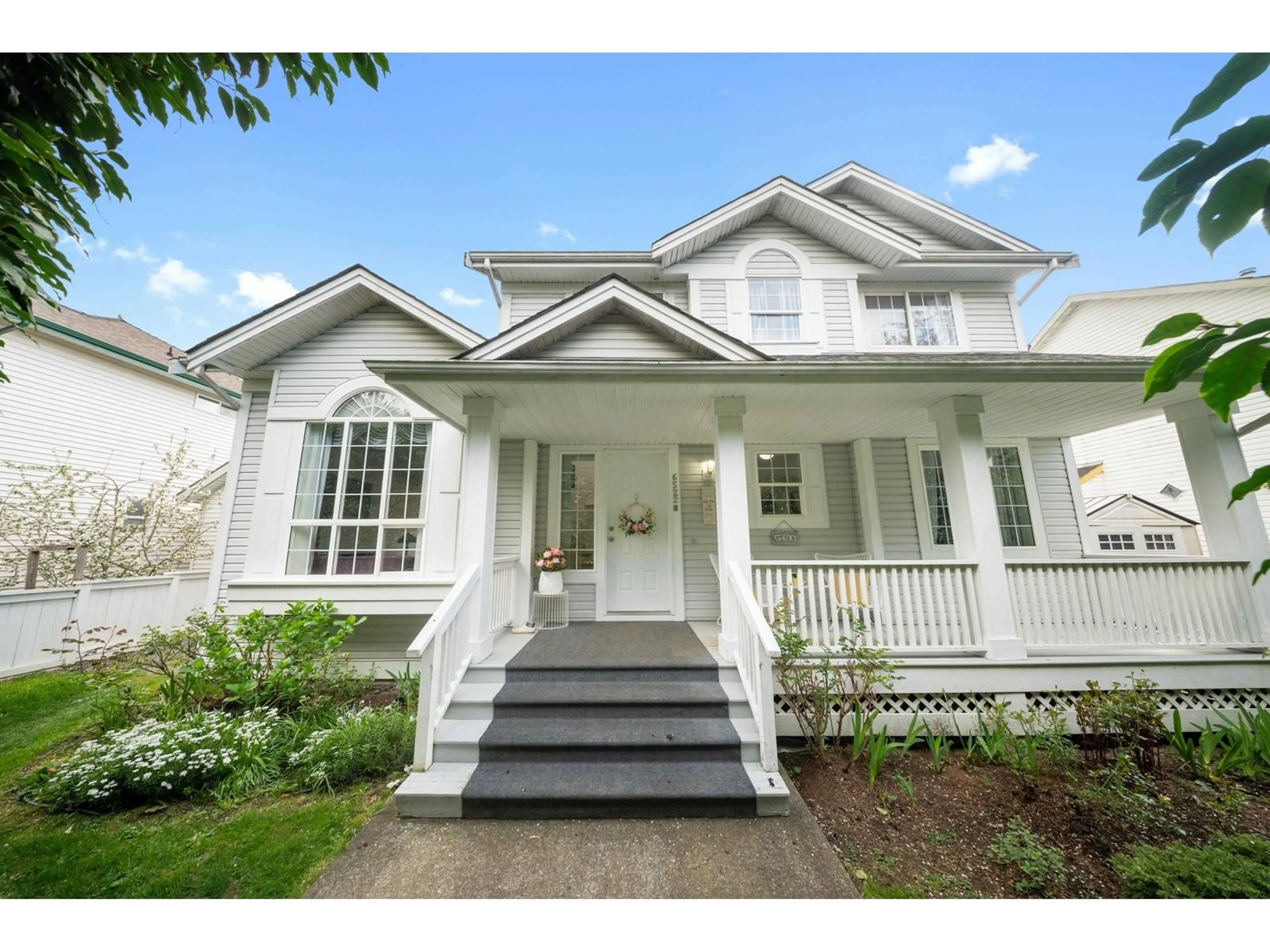 Home with vinyl exterior material, street for 6522 184, Surrey British Columbia V3S8T1