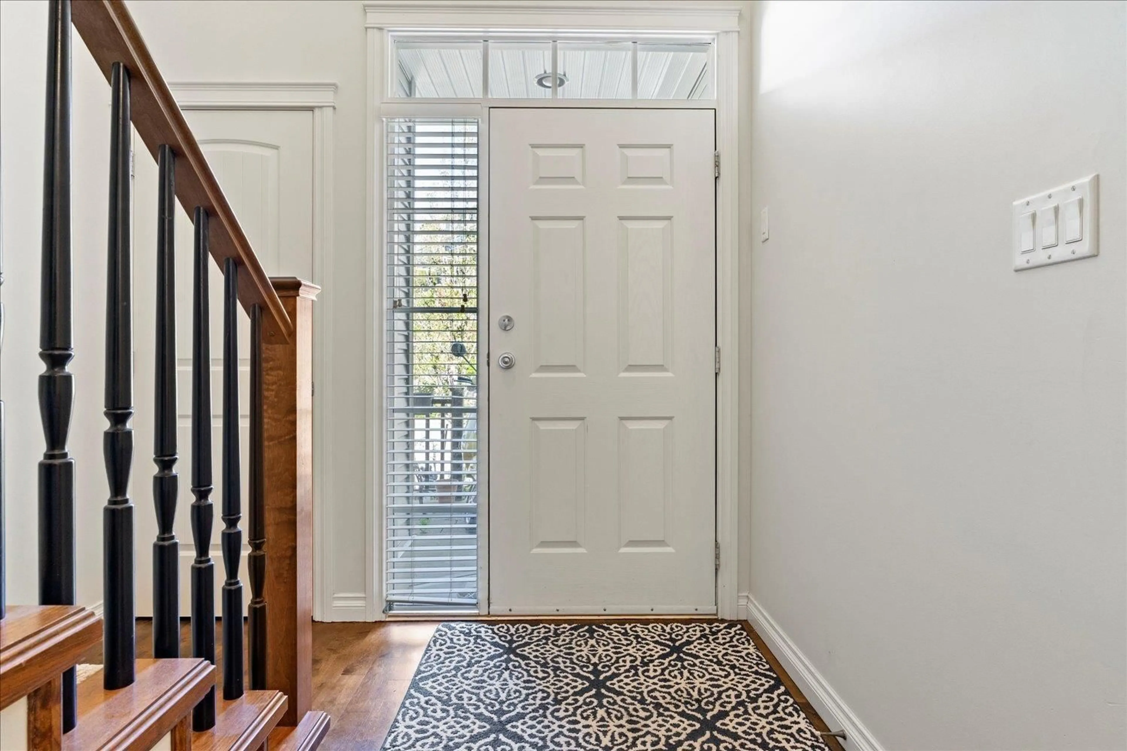 Indoor entryway for 57 - 36260 MCKEE, Abbotsford British Columbia V3G0A9