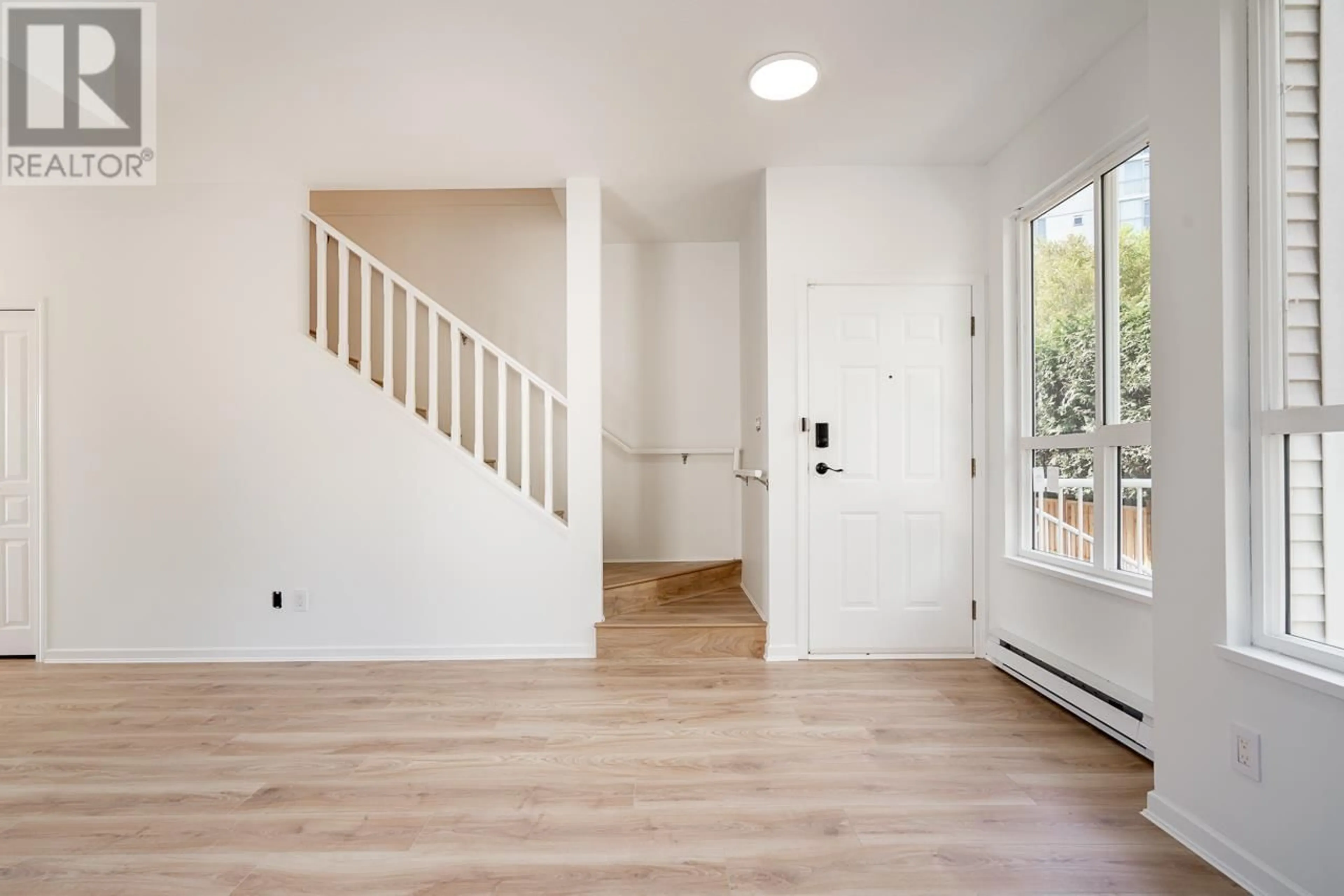 Indoor entryway for 54 - 2728 CHANDLERY PLACE, Vancouver British Columbia V5S4S6