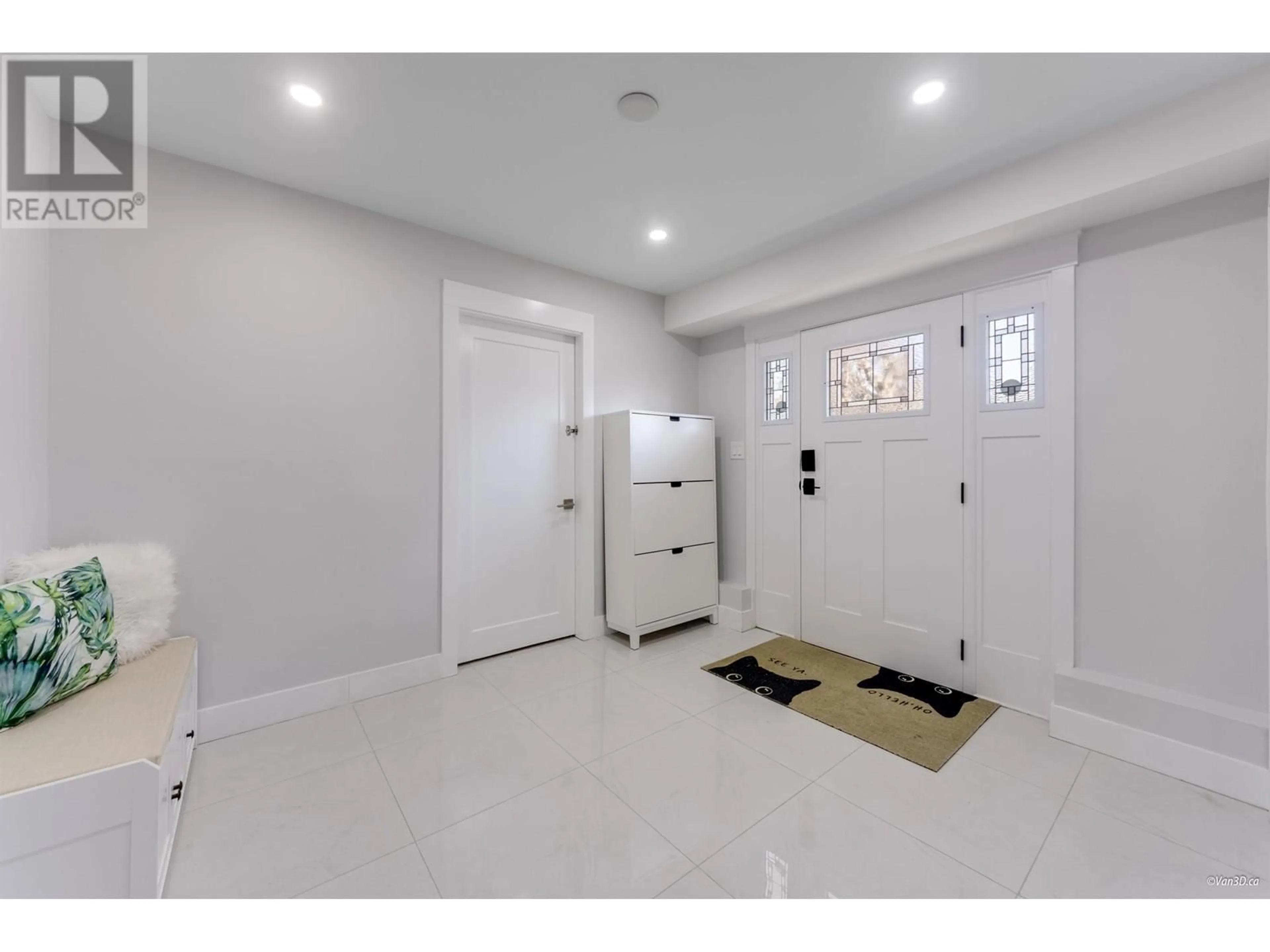 Indoor entryway for 4725 45A AVENUE, Delta British Columbia V4K1M5