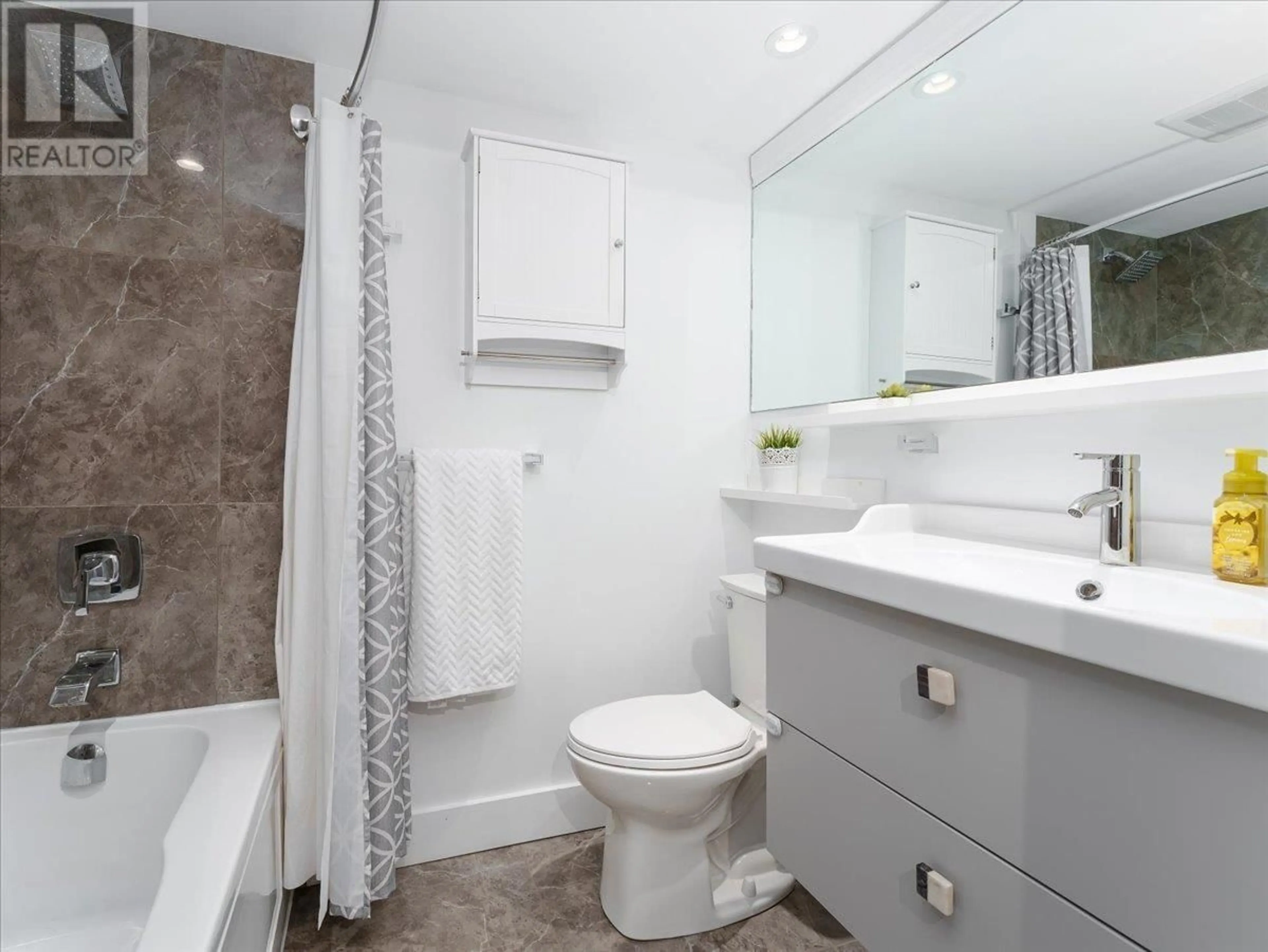 Standard bathroom, ceramic/tile floor for 113 - 4889 53 STREET, Delta British Columbia V4K2Z3