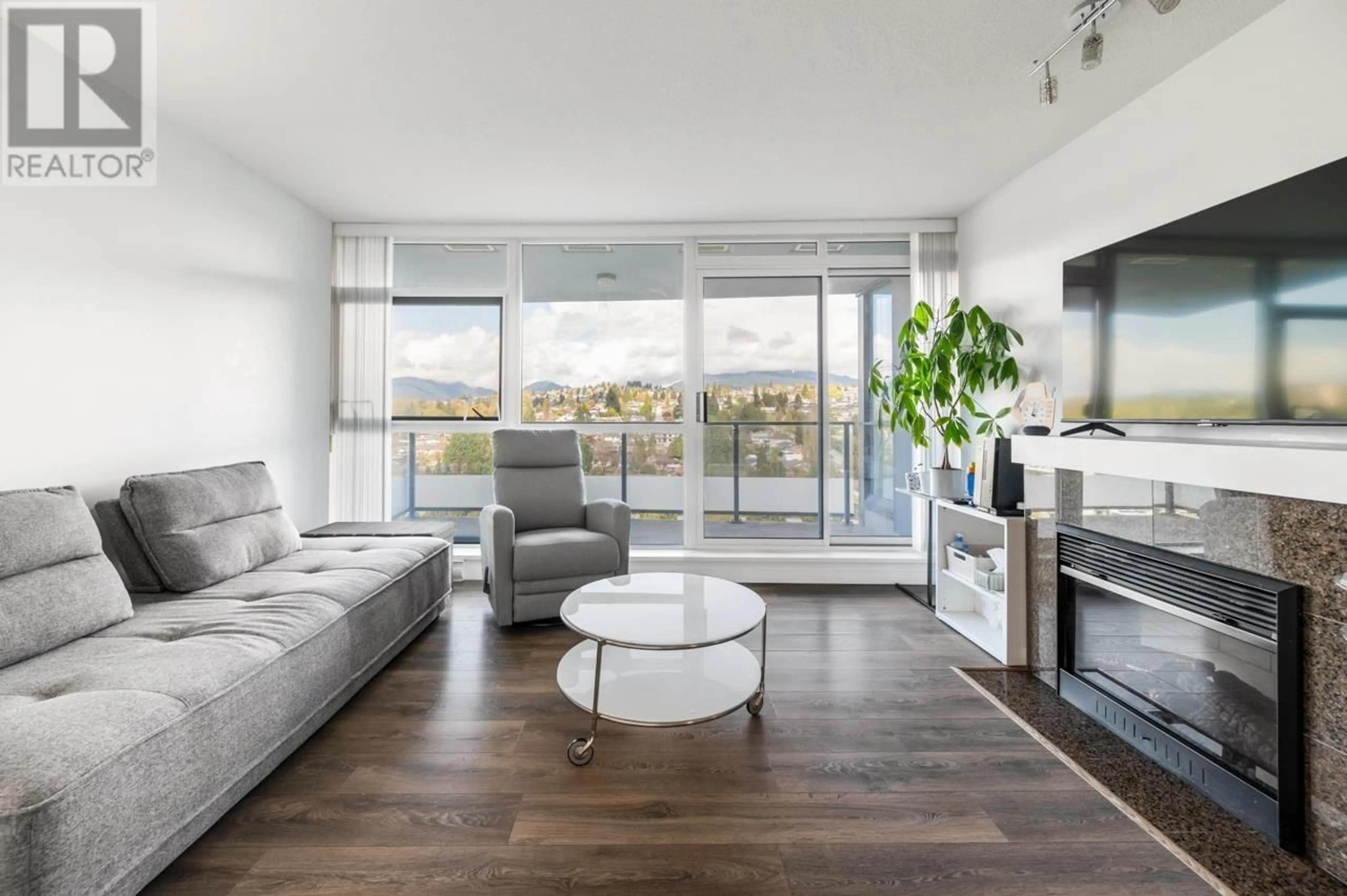 Living room with furniture, unknown for 1401 - 5611 GORING STREET, Burnaby British Columbia V5B0A3