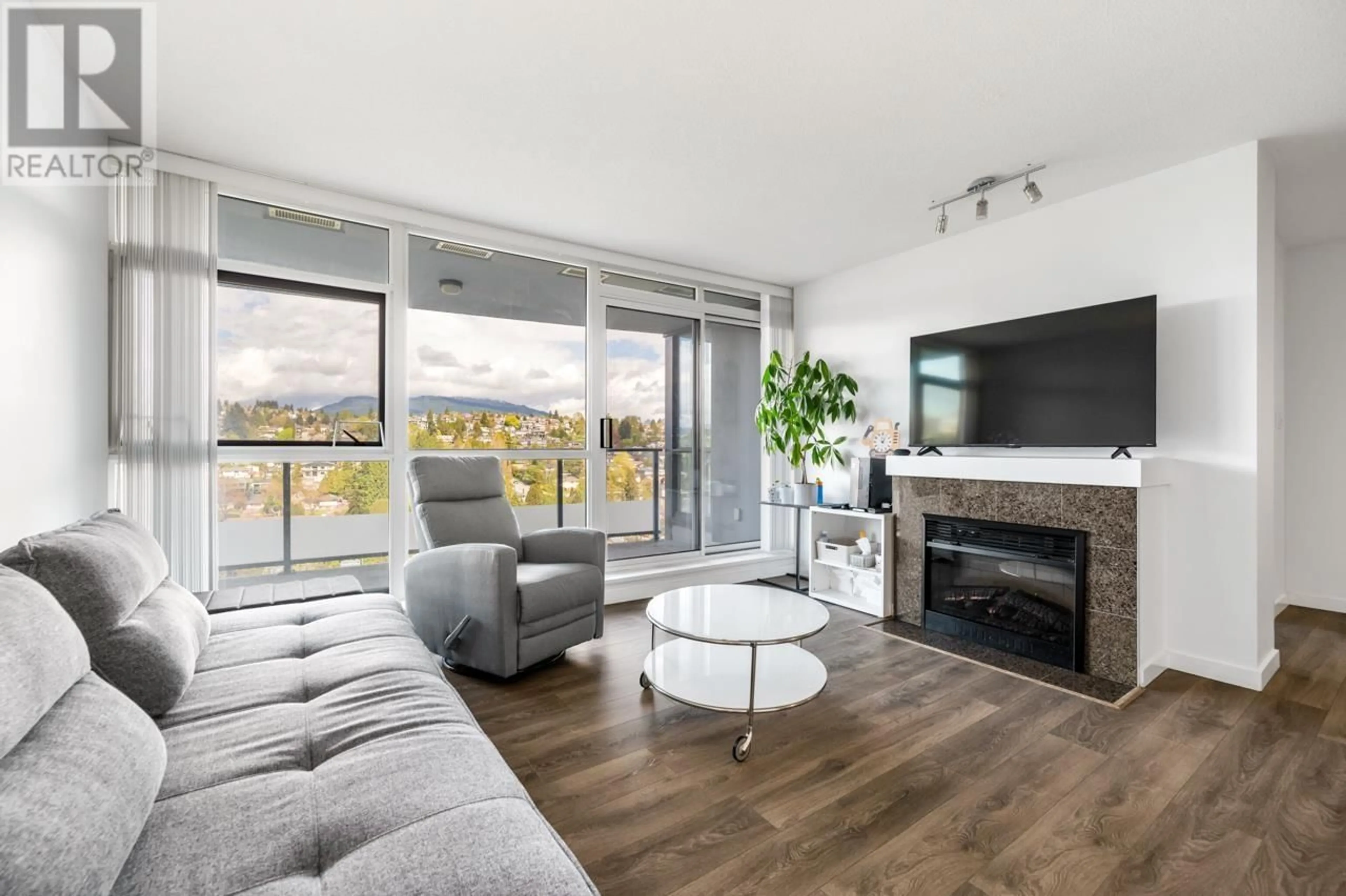 Living room with furniture, wood/laminate floor for 1401 - 5611 GORING STREET, Burnaby British Columbia V5B0A3