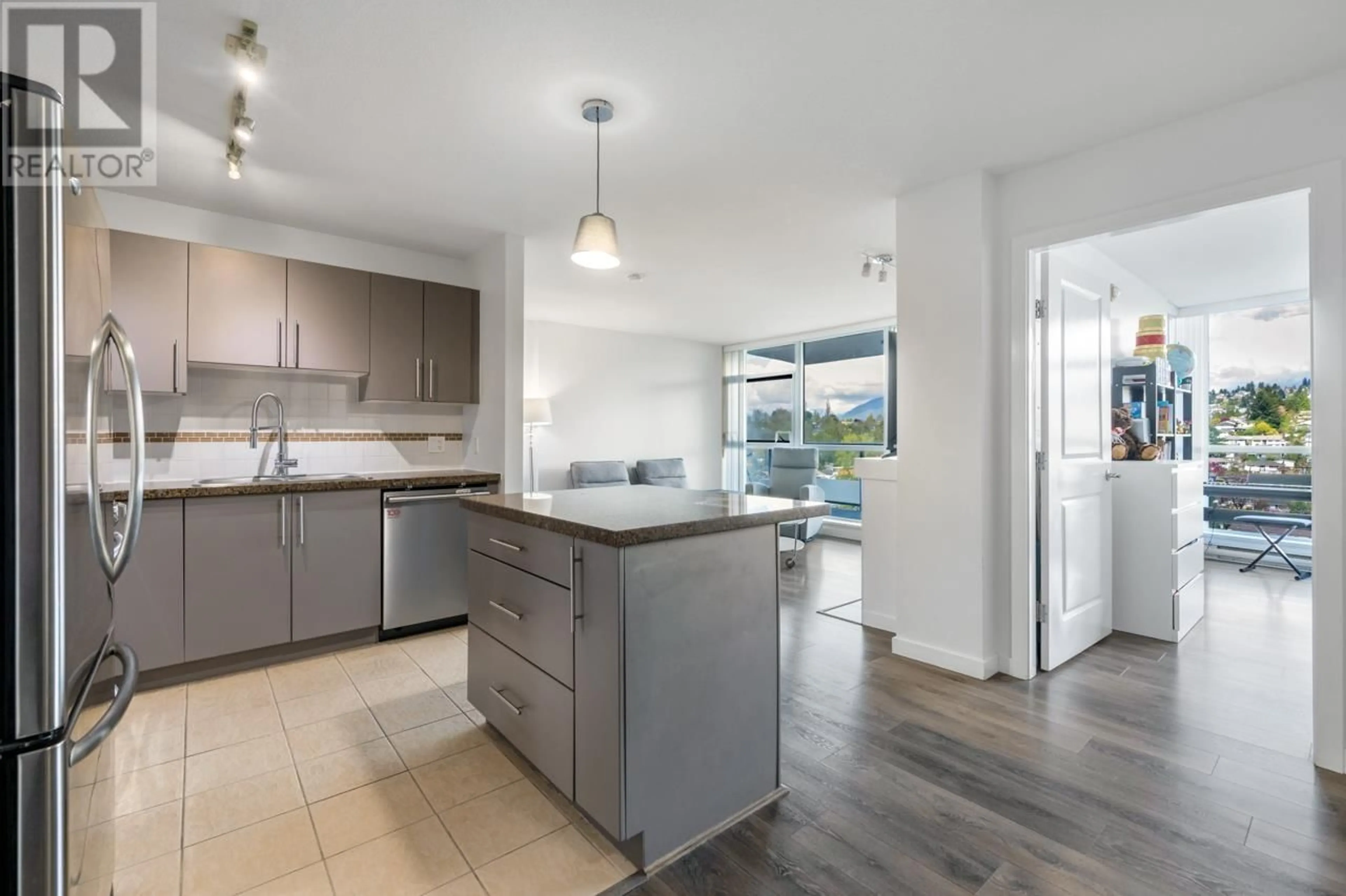 Open concept kitchen, unknown for 1401 - 5611 GORING STREET, Burnaby British Columbia V5B0A3
