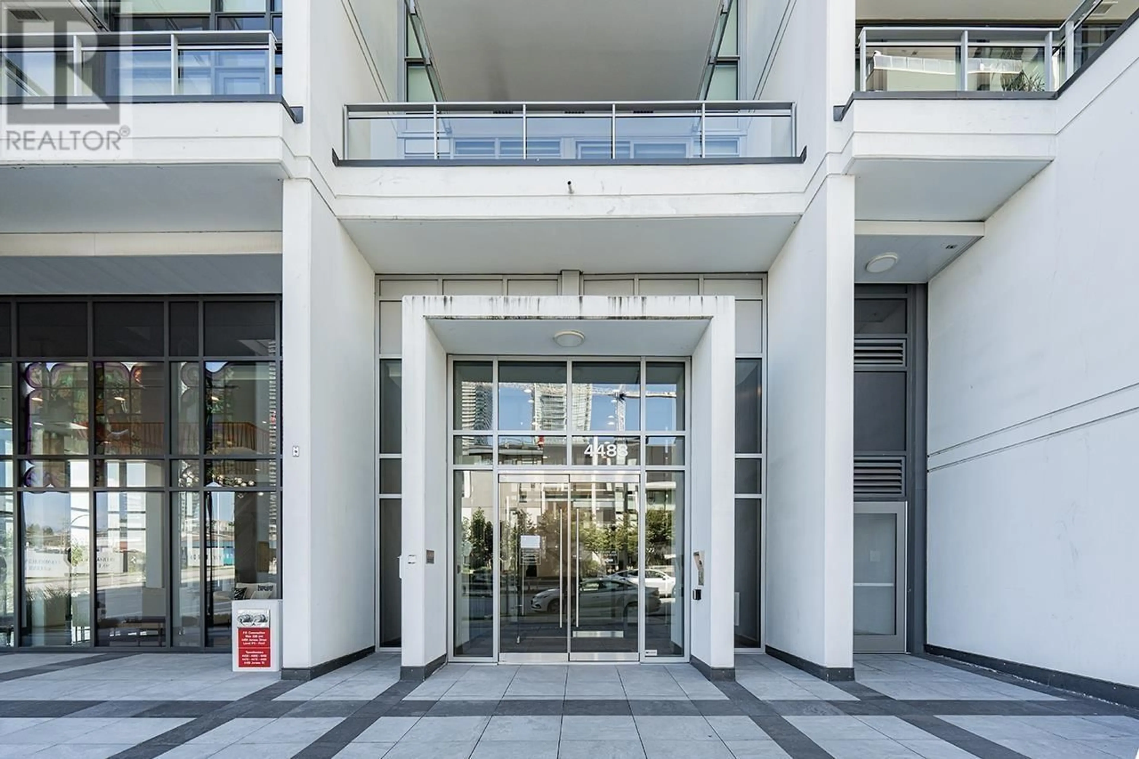 Indoor foyer for 705 - 4488 JUNEAU STREET, Burnaby British Columbia V5C0M4