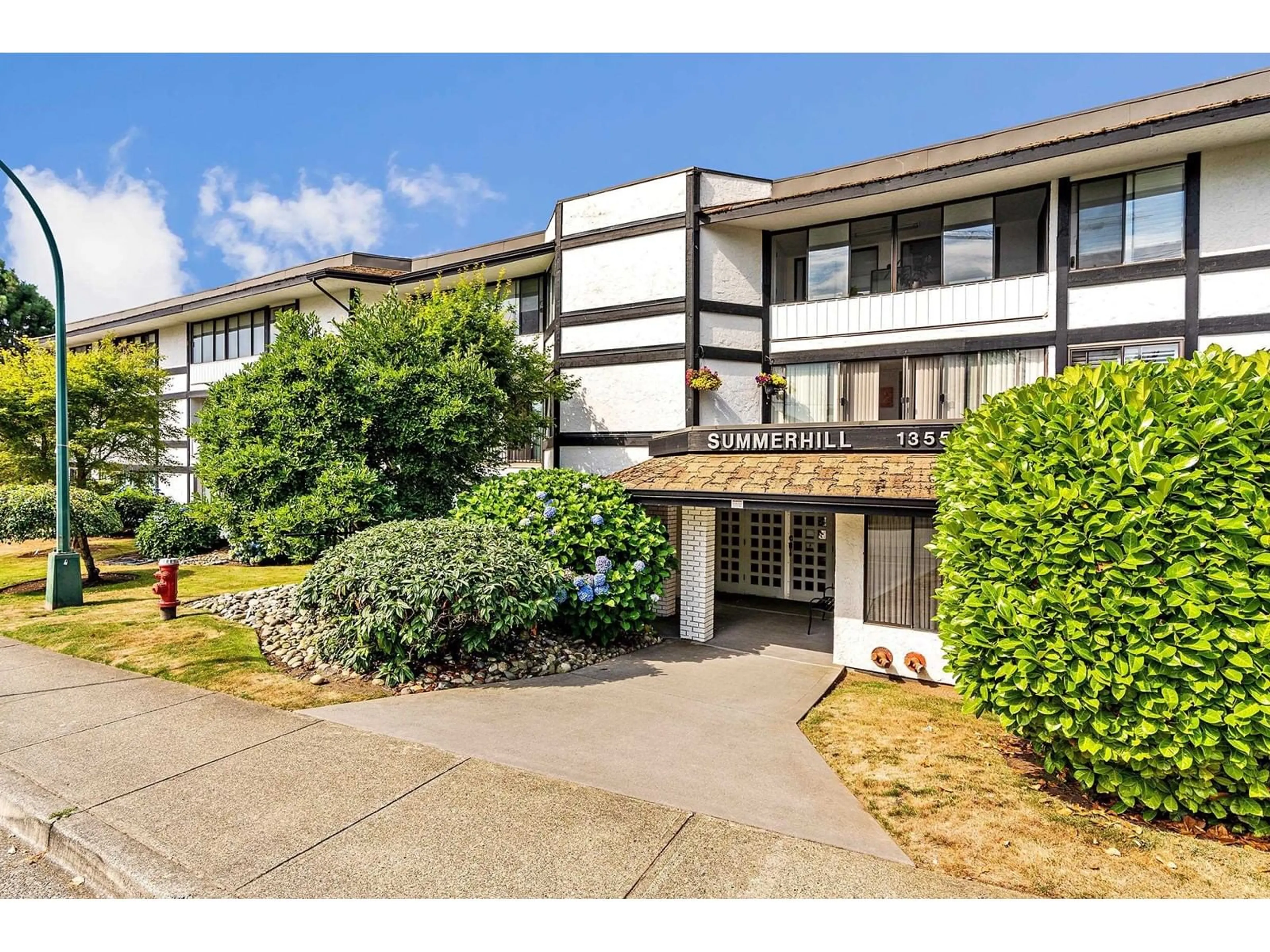 A pic from outside/outdoor area/front of a property/back of a property/a pic from drone, unknown for 302 - 1355 WINTER, White Rock British Columbia V4B3Y2