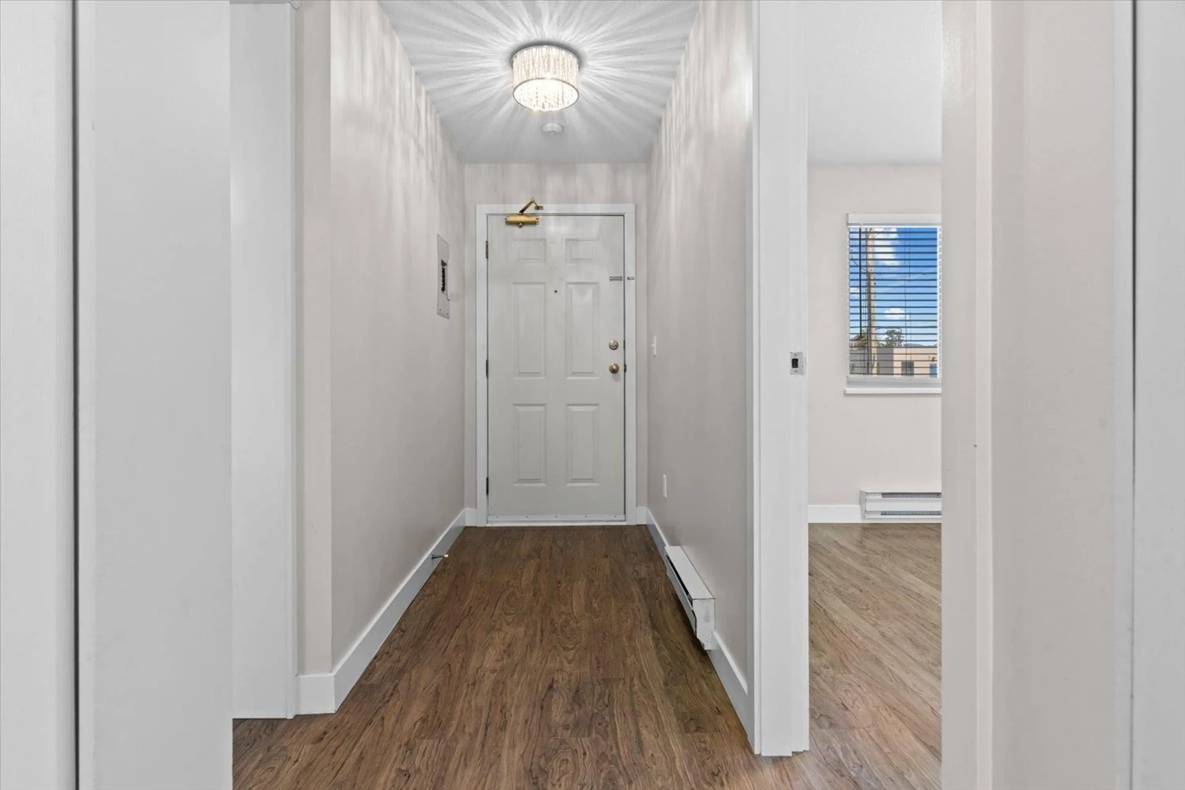 Indoor entryway for 205 - 7435 SHAW AVENUE, Chilliwack British Columbia V2R3C1