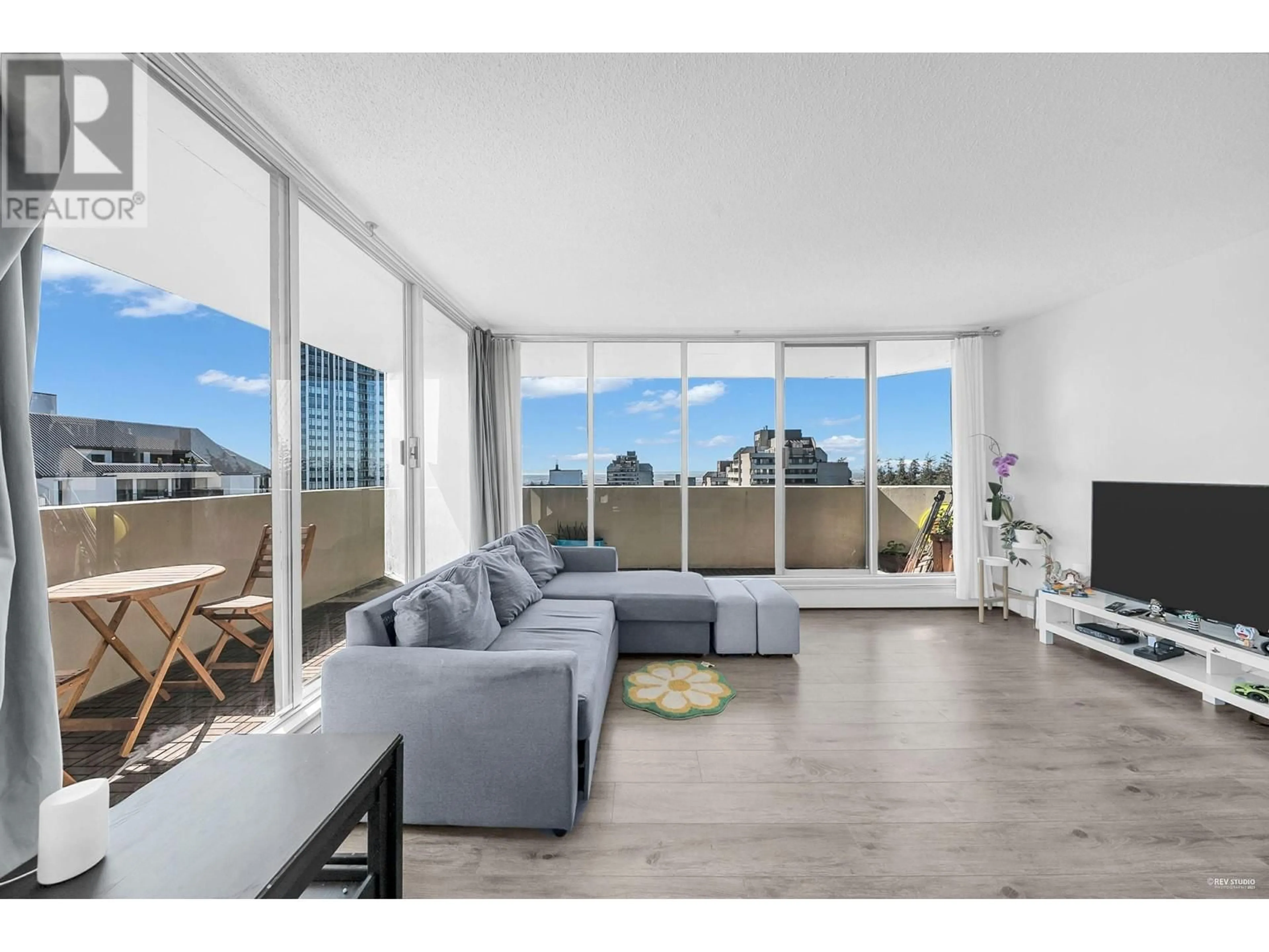 Living room with furniture, unknown for 1802 - 4300 MAYBERRY STREET, Burnaby British Columbia V5H4A4