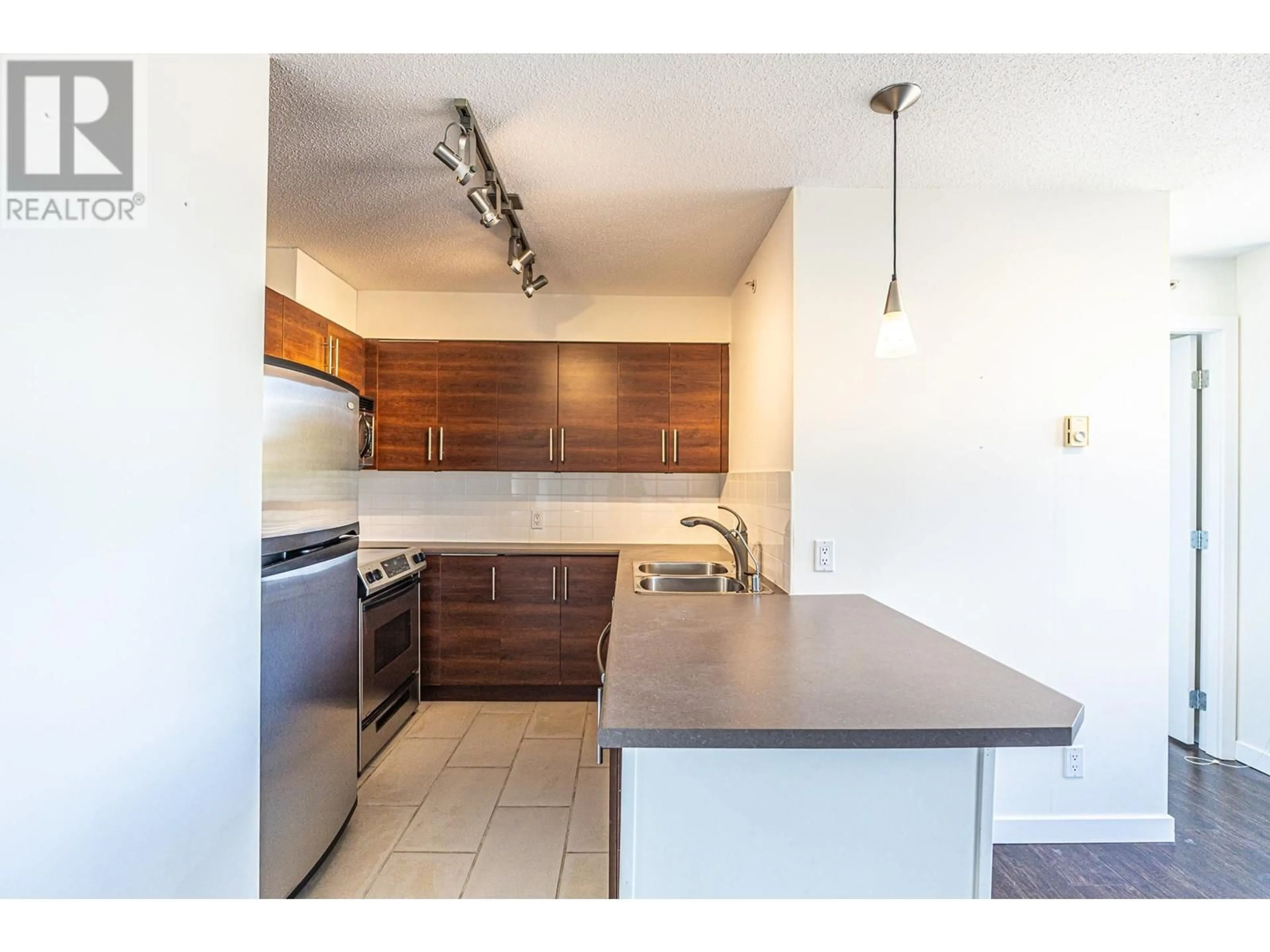 Standard kitchen, unknown for 902 - 833 AGNES STREET, New Westminster British Columbia V3M0B1