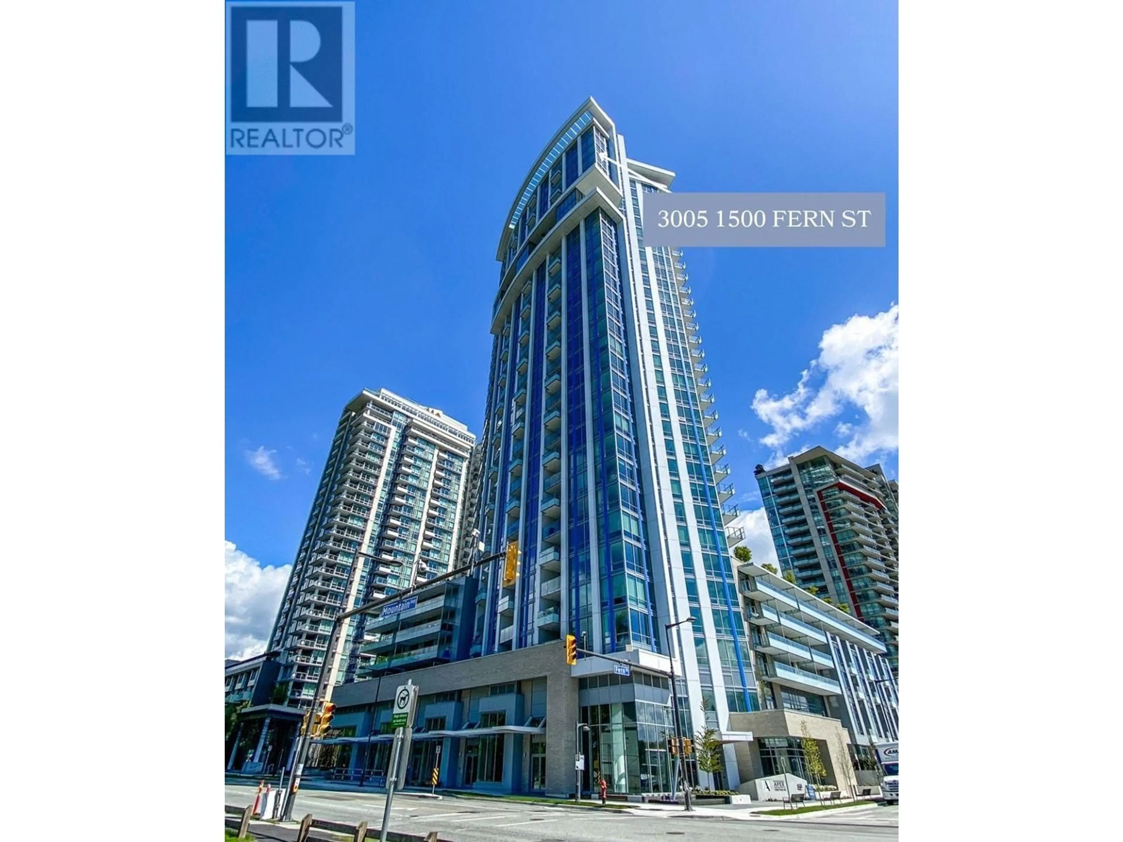 Indoor foyer for 3005 - 1500 FERN STREET, North Vancouver British Columbia V7J1H6