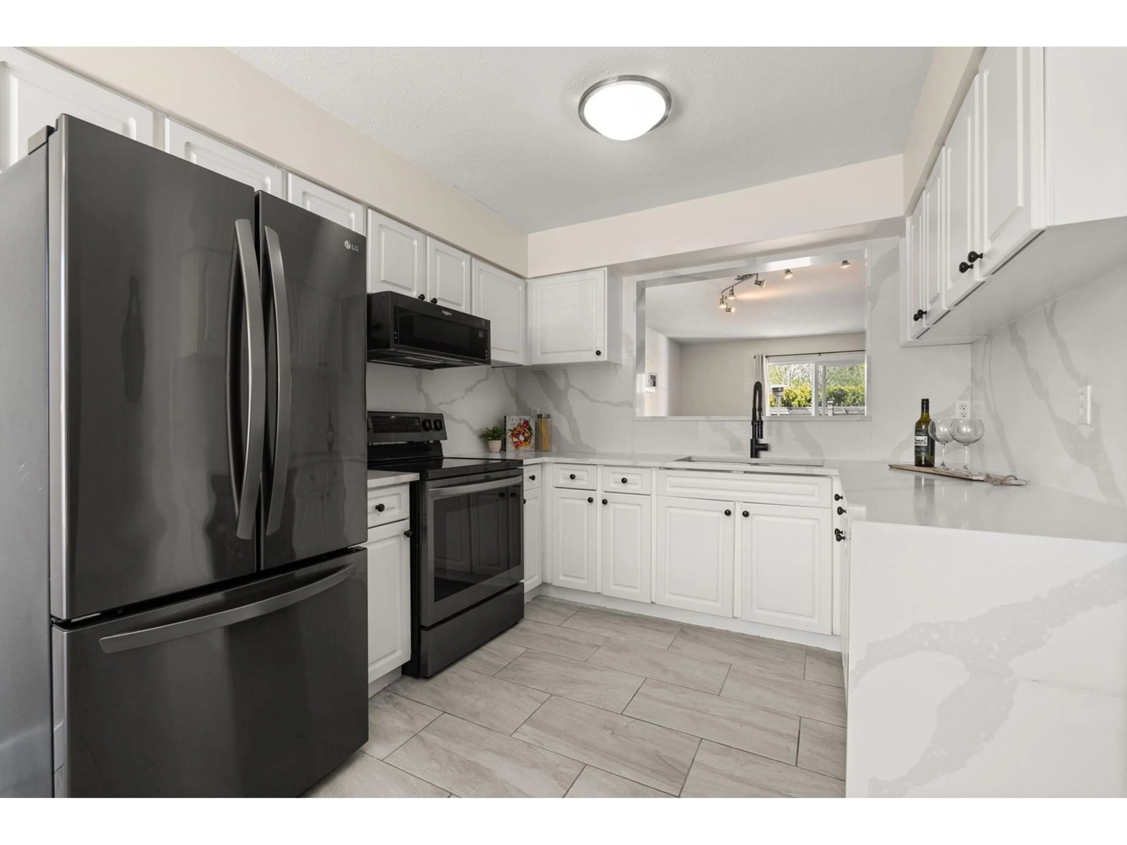 Unknown for 11 - 26970 32, Langley British Columbia V4W3T3