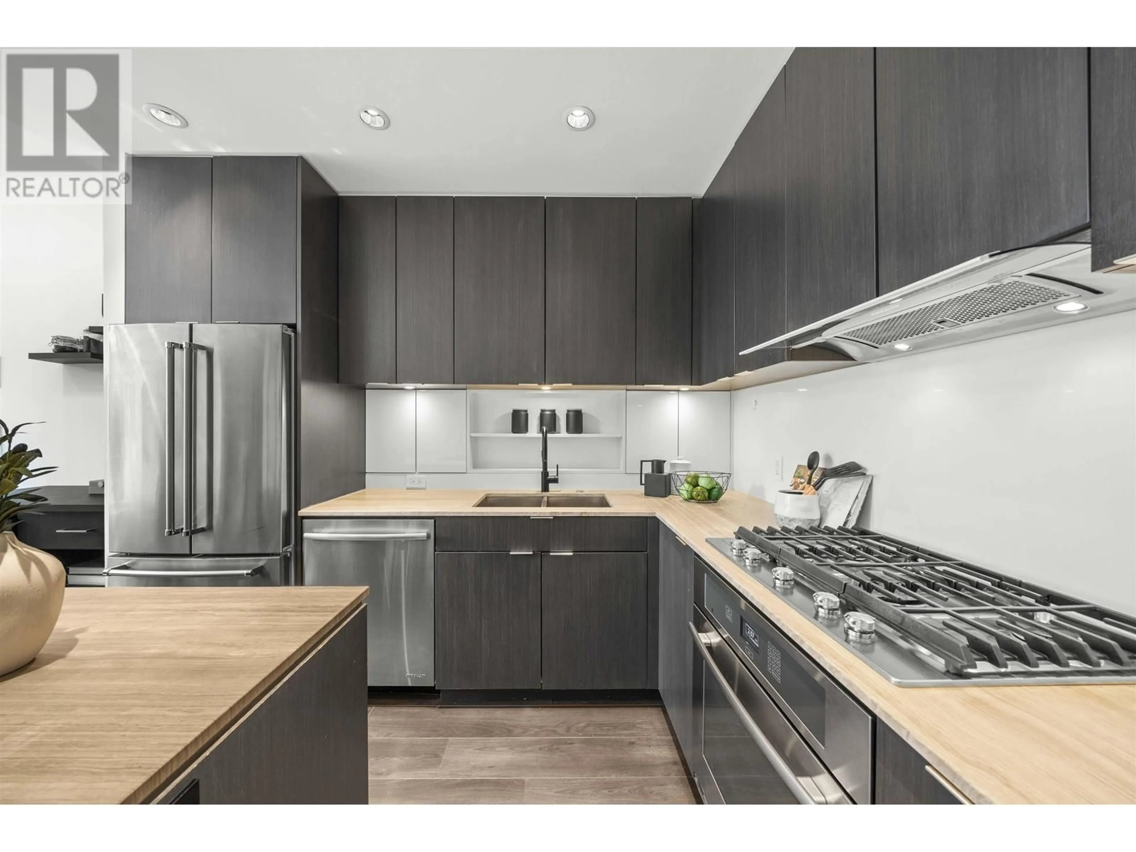 Unknown for 1696 QUEBEC STREET, Vancouver British Columbia V6A3L6