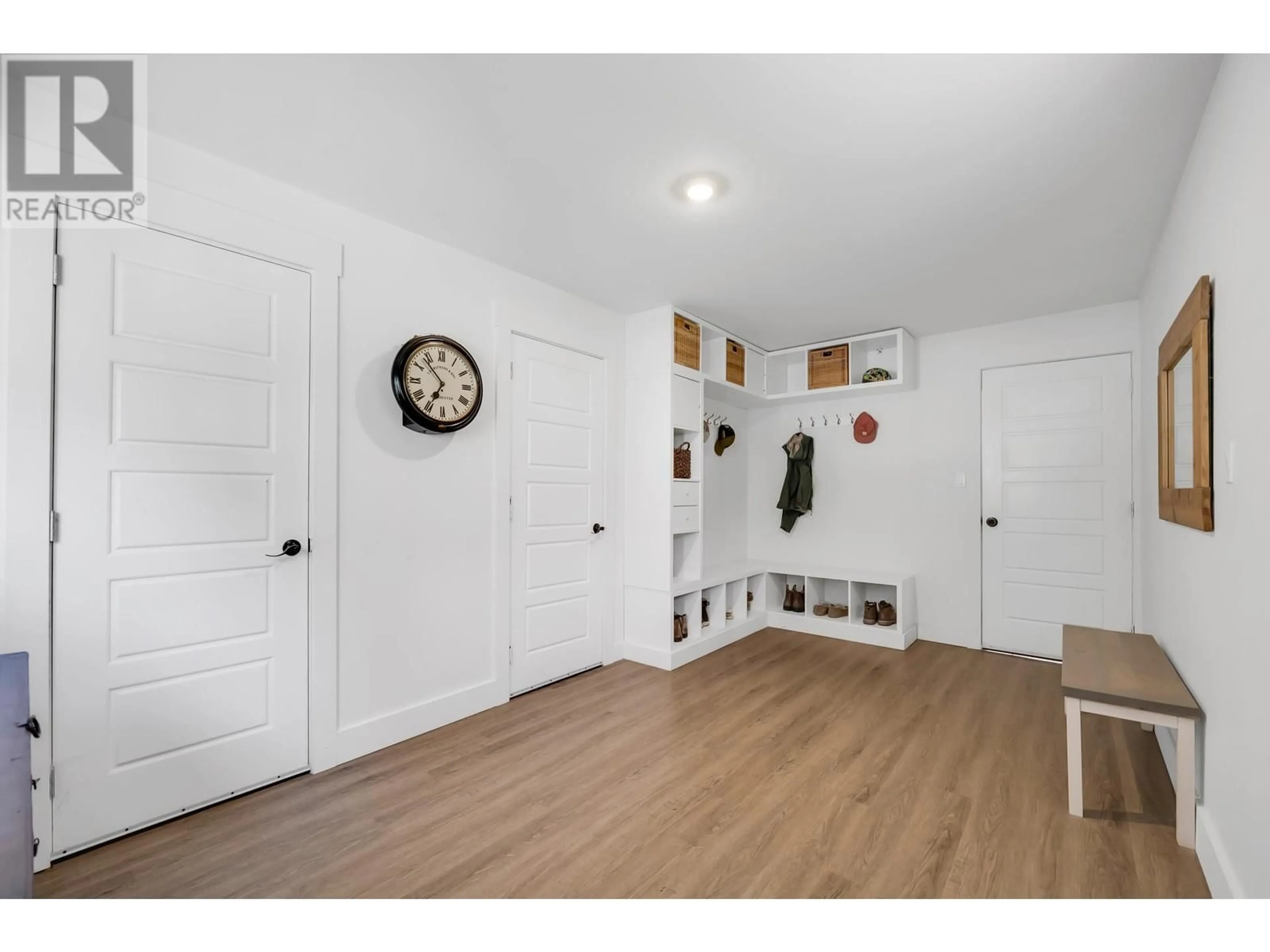 Indoor entryway for 14886 SQUAMISH VALLEY ROAD, Squamish British Columbia V0N1H0