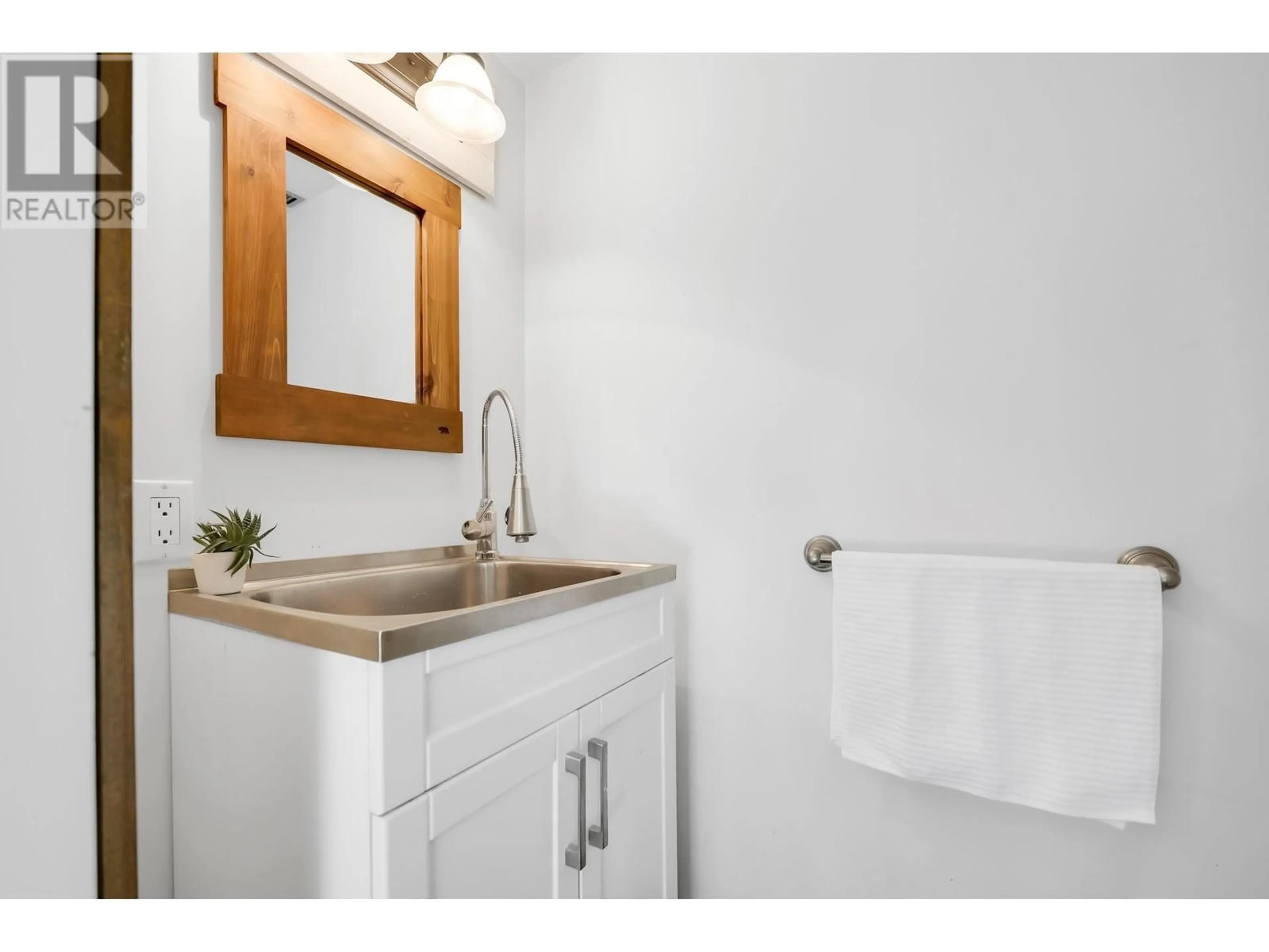 Standard bathroom, ceramic/tile floor for 14886 SQUAMISH VALLEY ROAD, Squamish British Columbia V0N1H0