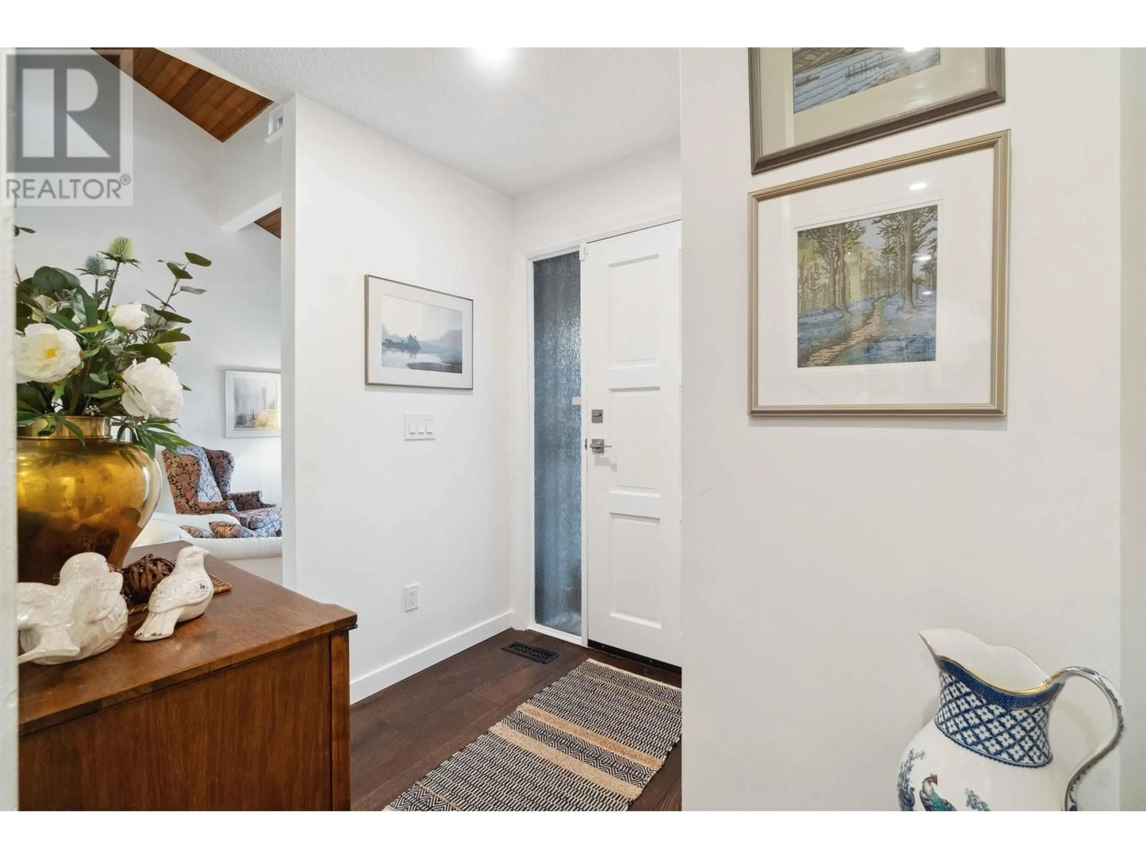 Indoor entryway for 1613 HEMLOCK PLACE, Port Moody British Columbia V3H4A7